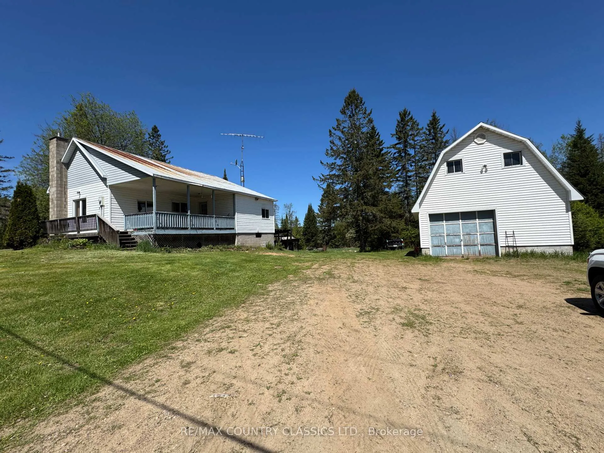 Front of 929 Musclow Greenview Road