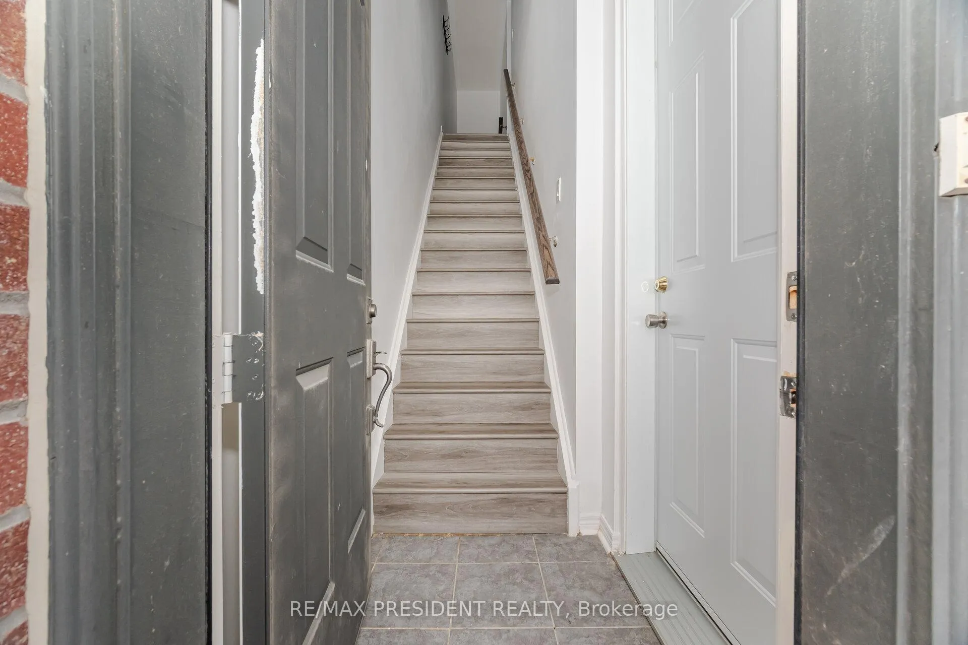 Photo 6 of 42 McCardy Court N, Caledon, Caledon East — HOMEH
