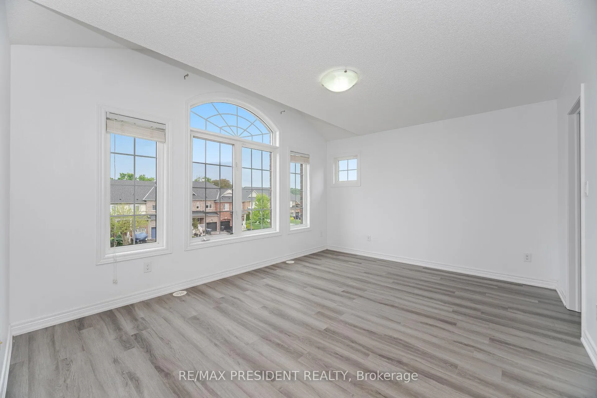 Photo 27 of 42 McCardy Court N, Caledon, Caledon East — HOMEH