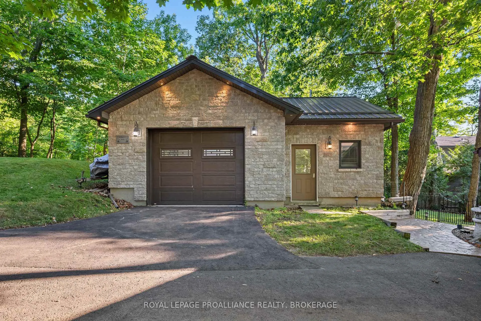 Photo 5 of 306 Nicholson Point Road, Loyalist, Lennox and Addington - South — HOMEH