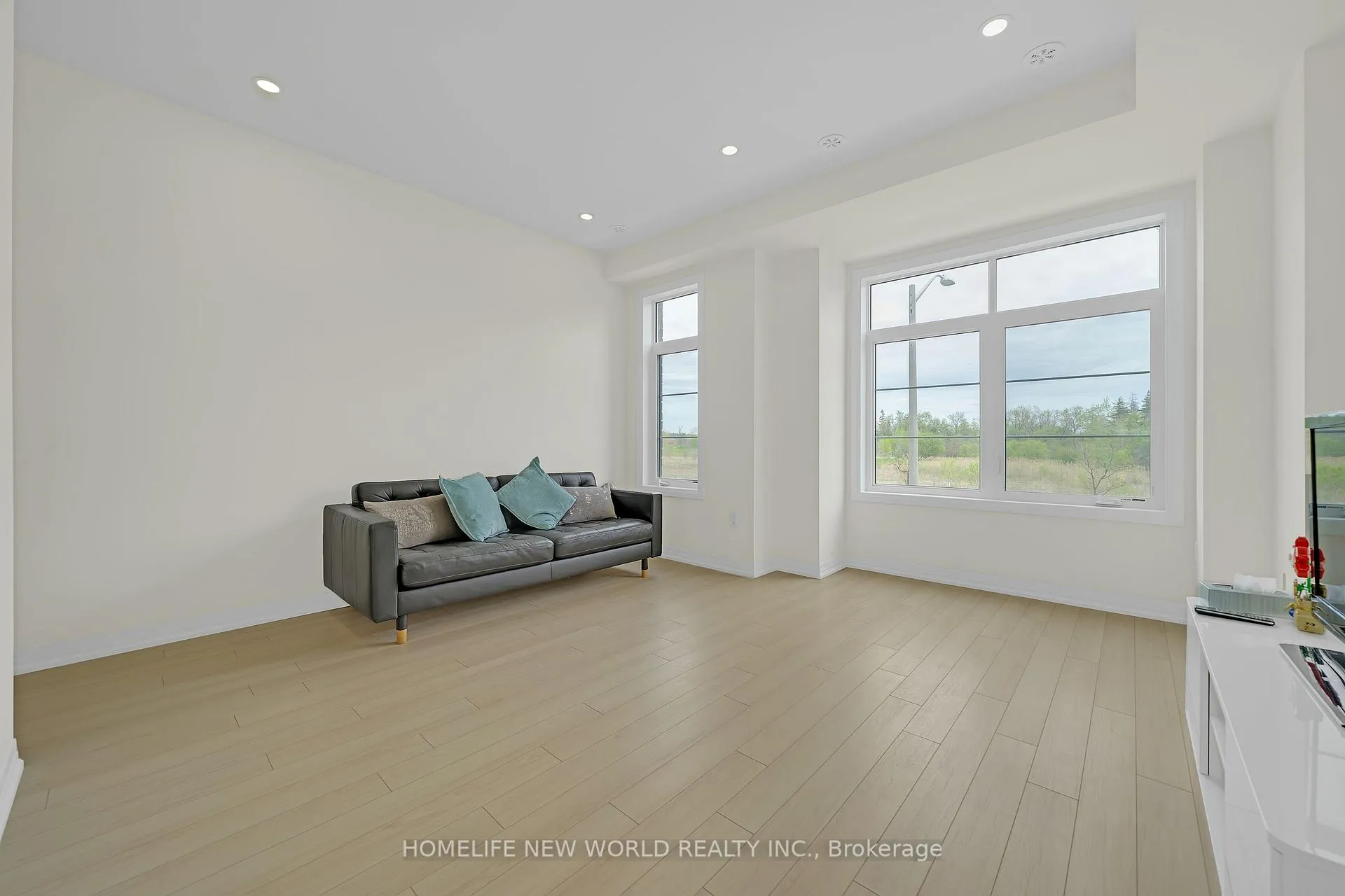Photo 4 of 107 Carneros Way, Markham, Cedar Grove — HOMEH