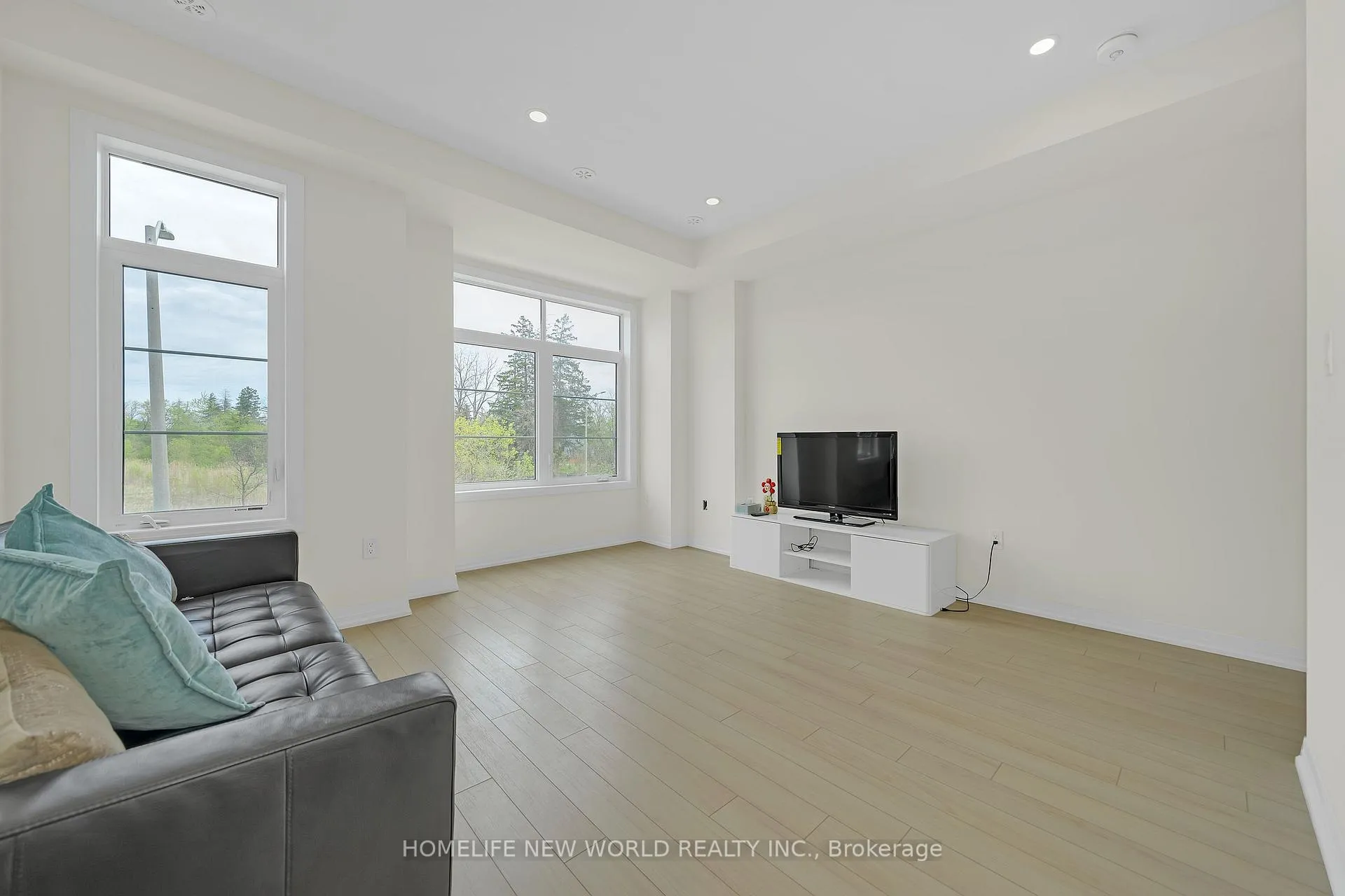 Photo 5 of 107 Carneros Way, Markham, Cedar Grove — HOMEH