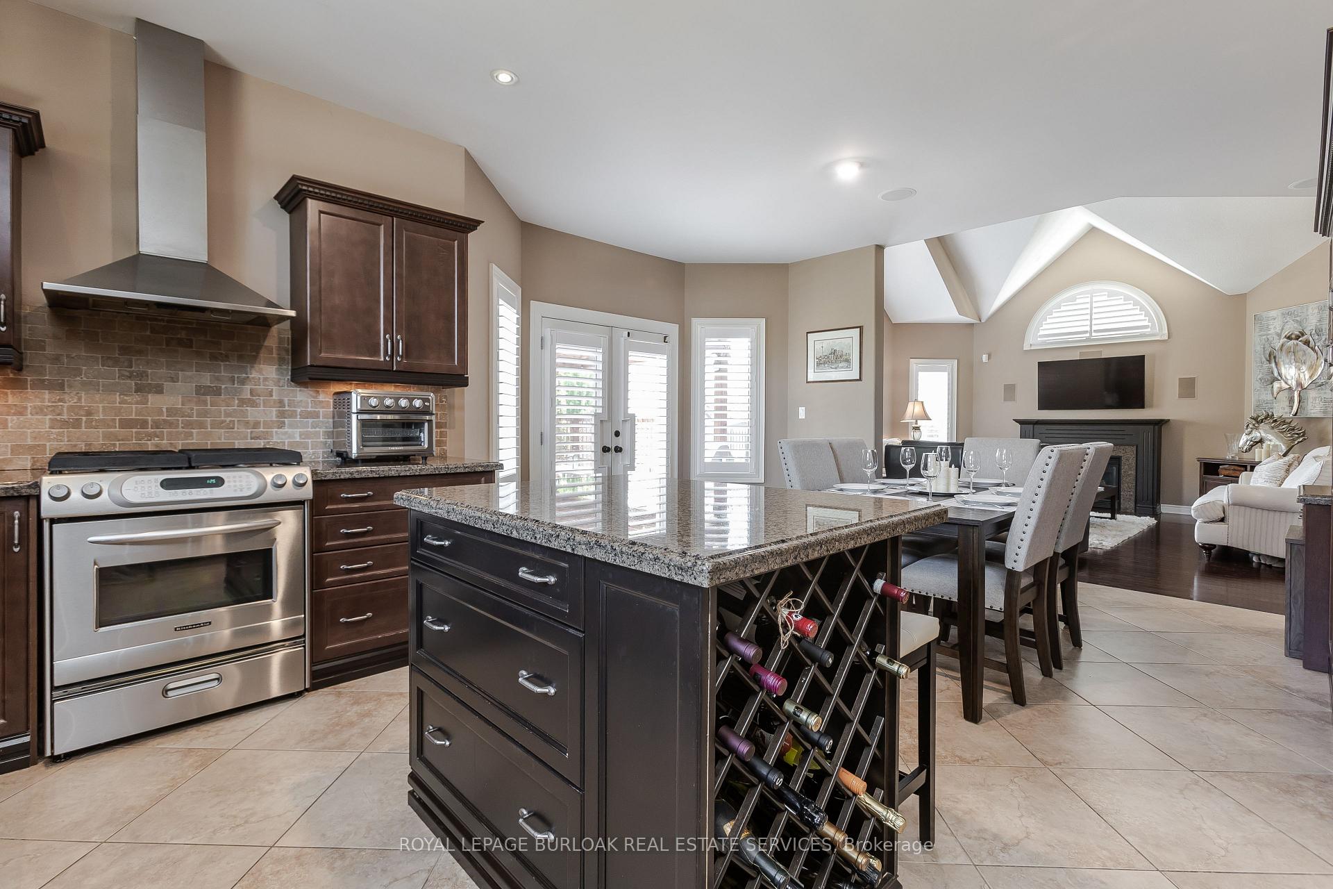 Photo 11 of 264 Dorchester Drive, Grimsby, Grimsby East — HOMEH