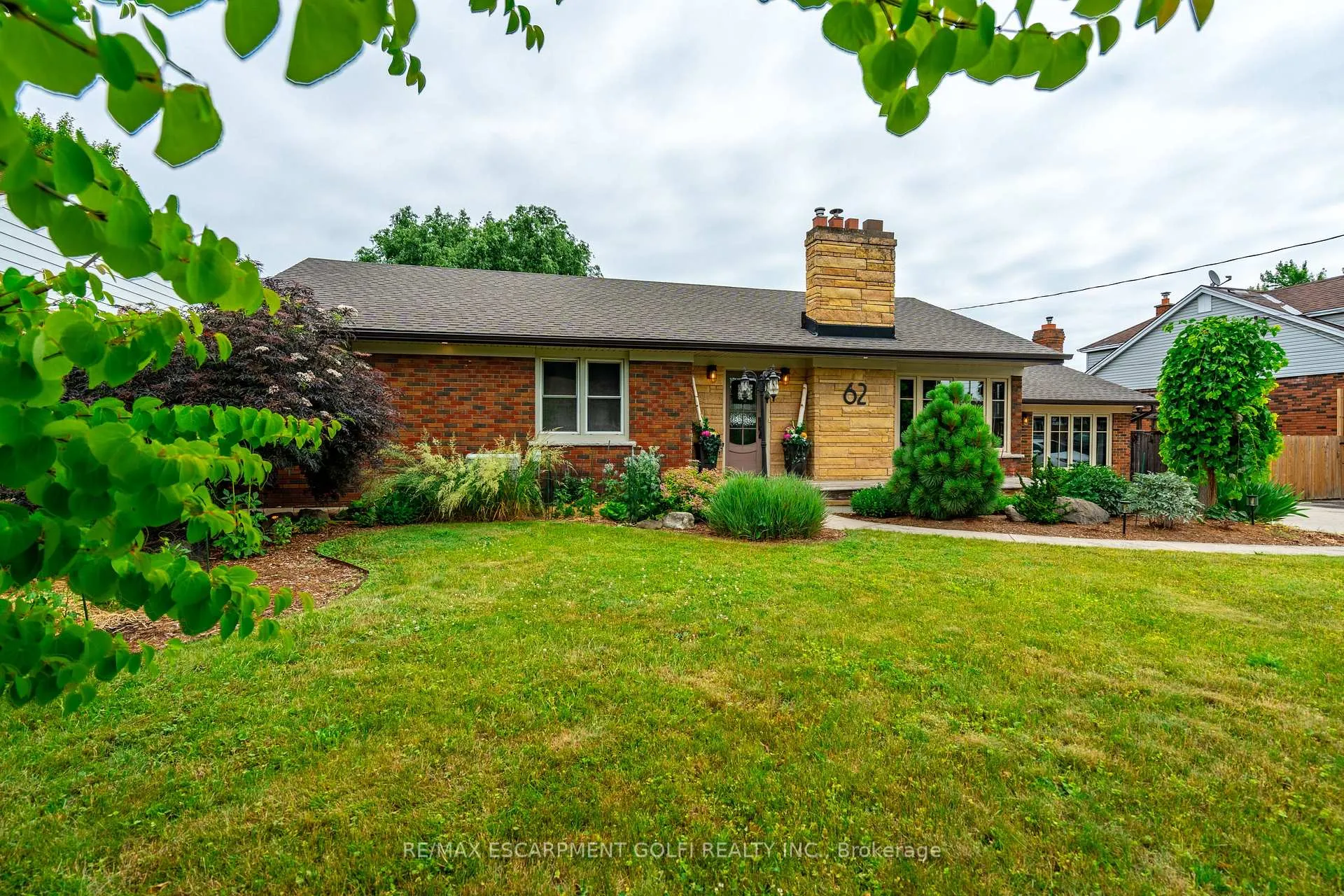 Photo 2 of 62 Glenview Drive, Hamilton, Stoney Creek — HOMEH