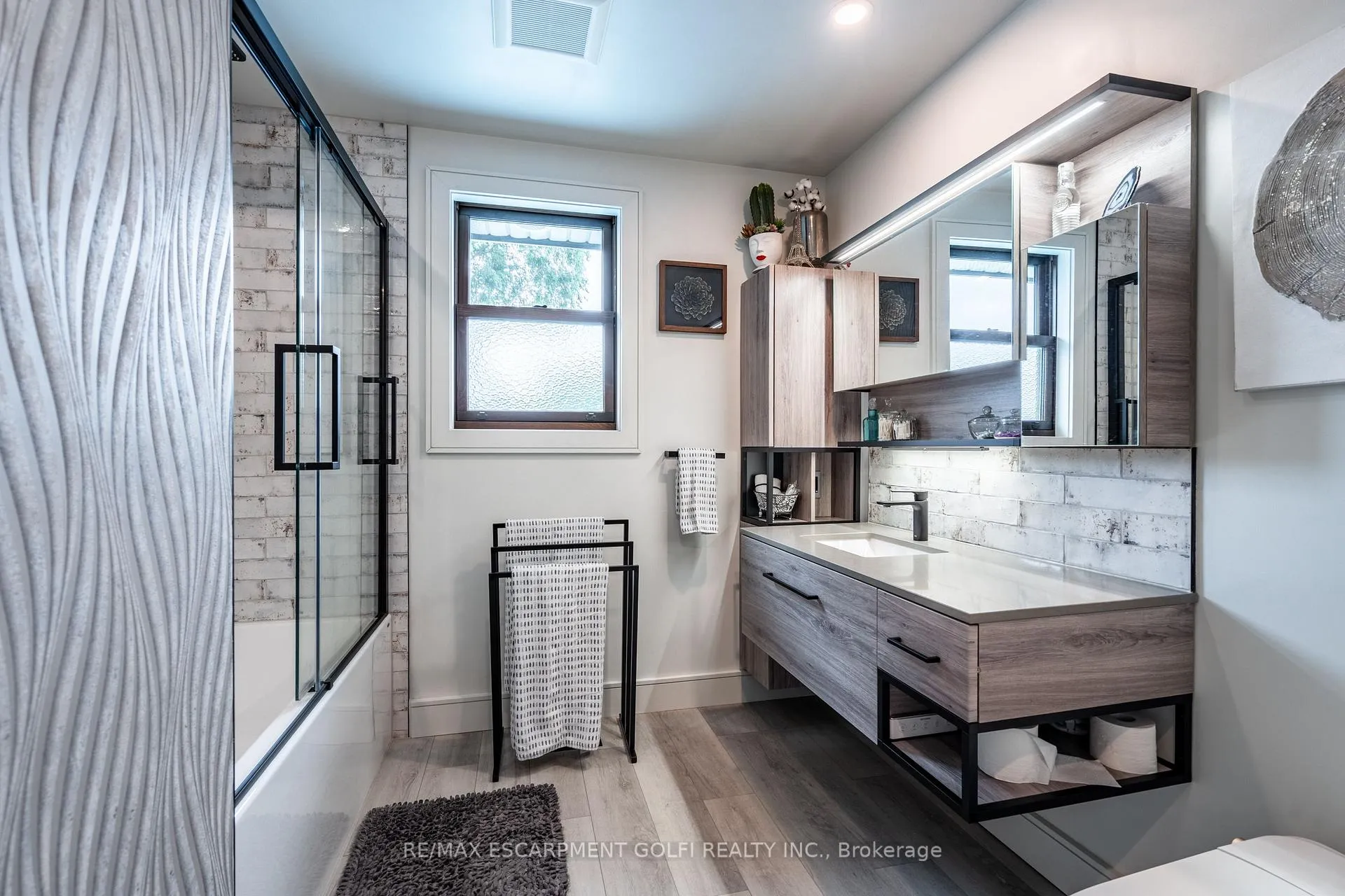 Photo 12 of 62 Glenview Drive, Hamilton, Stoney Creek — HOMEH