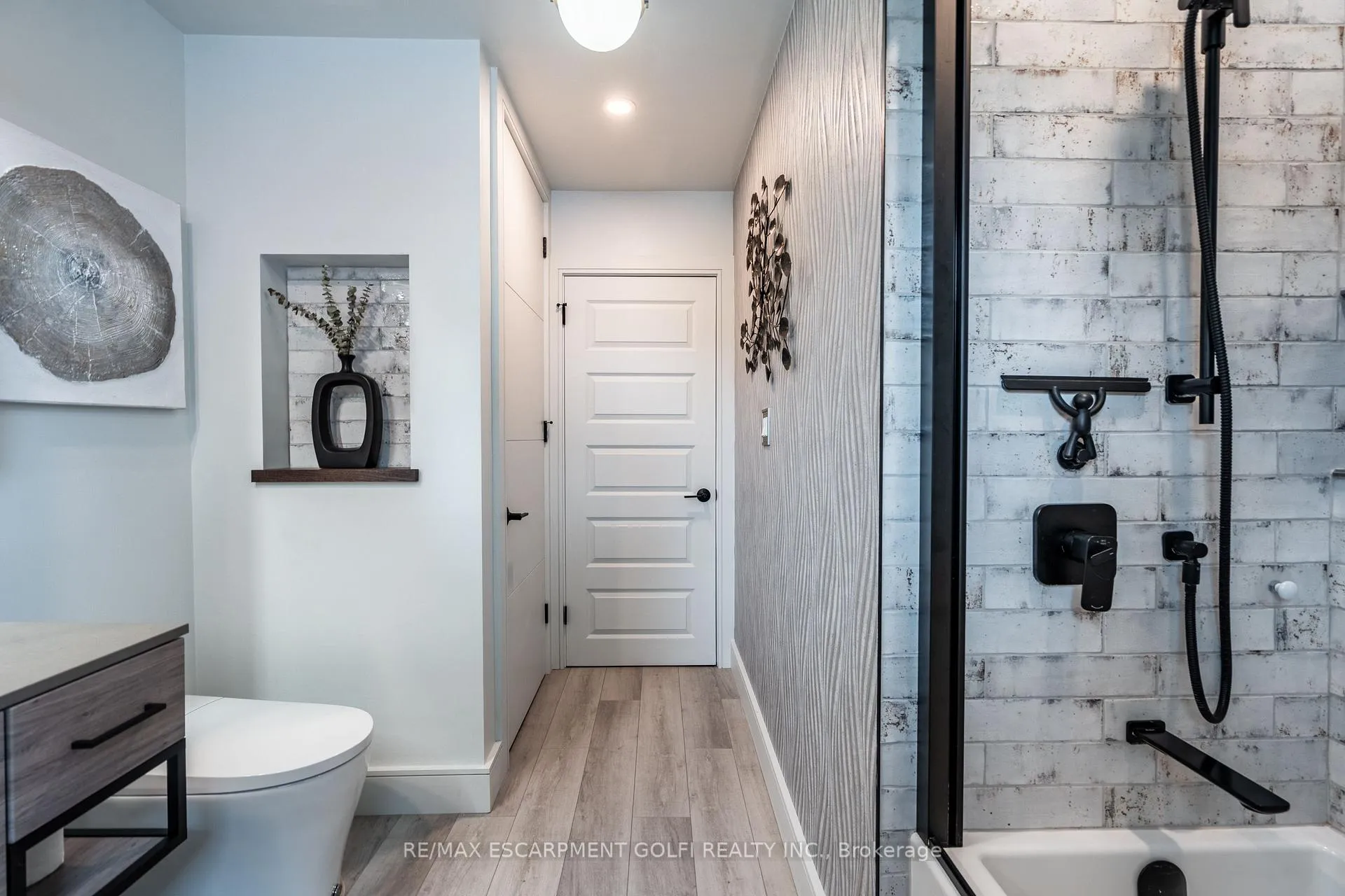 Photo 13 of 62 Glenview Drive, Hamilton, Stoney Creek — HOMEH