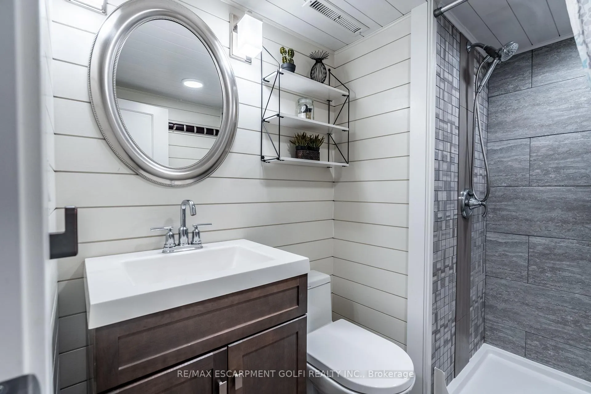 Photo 21 of 62 Glenview Drive, Hamilton, Stoney Creek — HOMEH