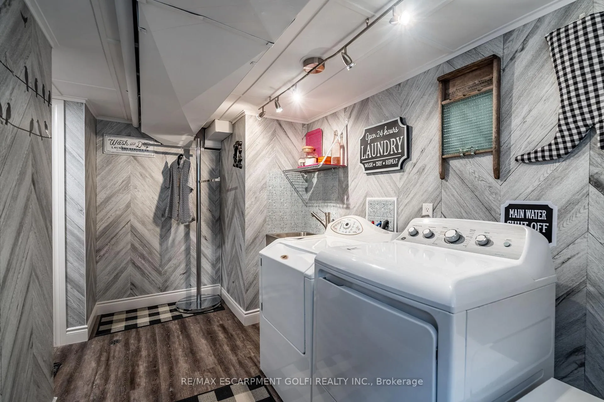 Photo 22 of 62 Glenview Drive, Hamilton, Stoney Creek — HOMEH