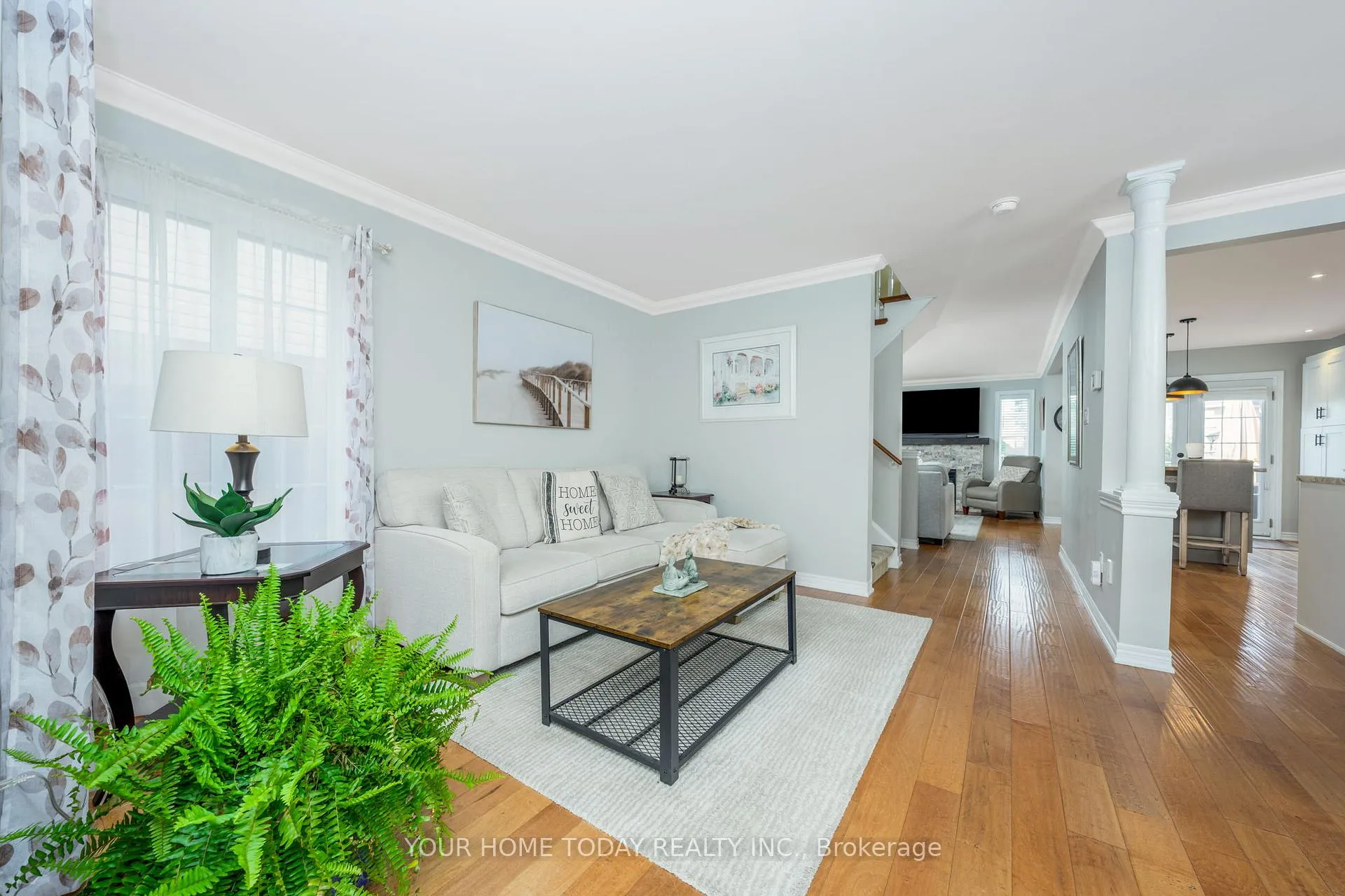 Photo 3 of 12 Russell Street, Halton Hills, Georgetown — HOMEH