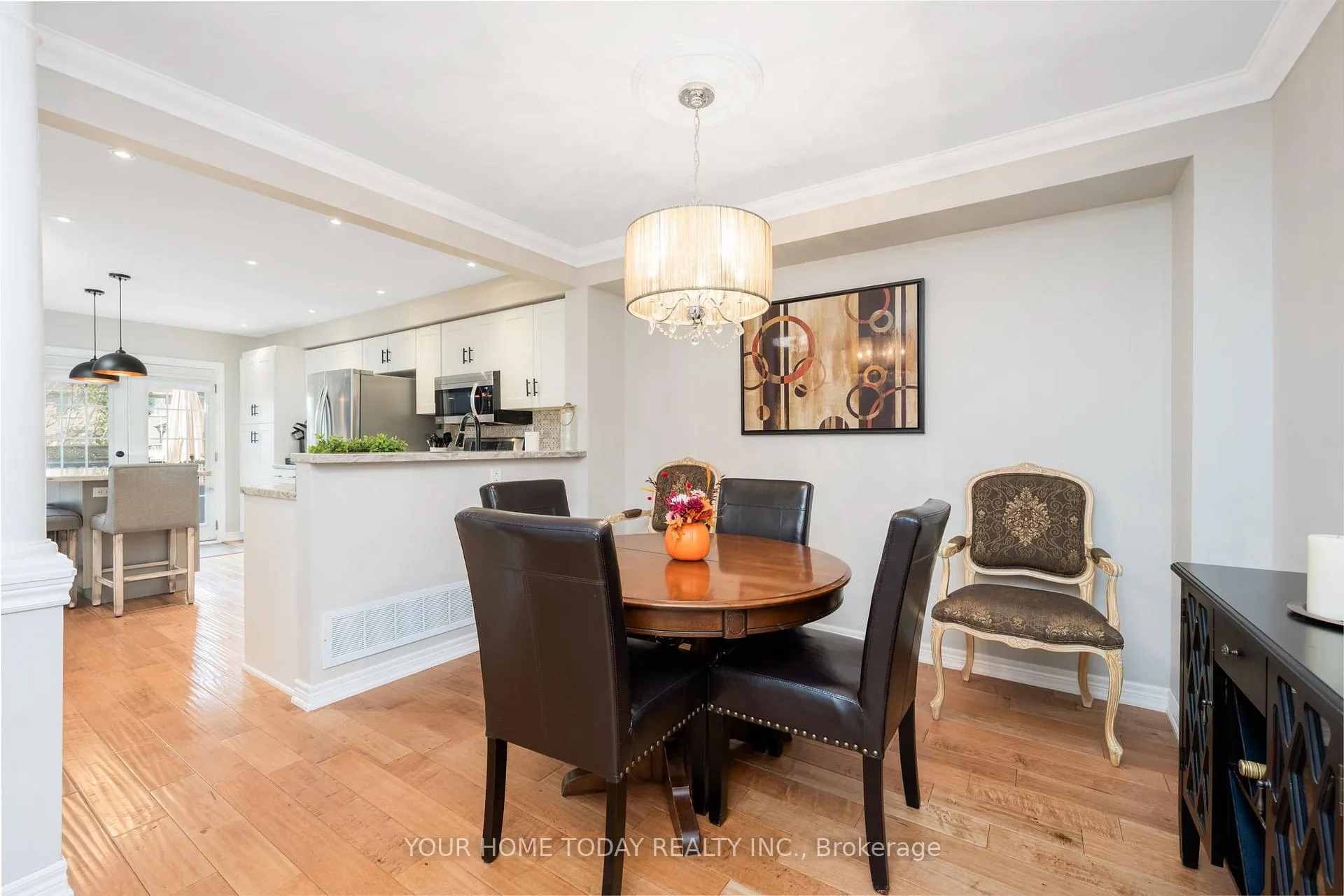 Photo 8 of 12 Russell Street, Halton Hills, Georgetown — HOMEH