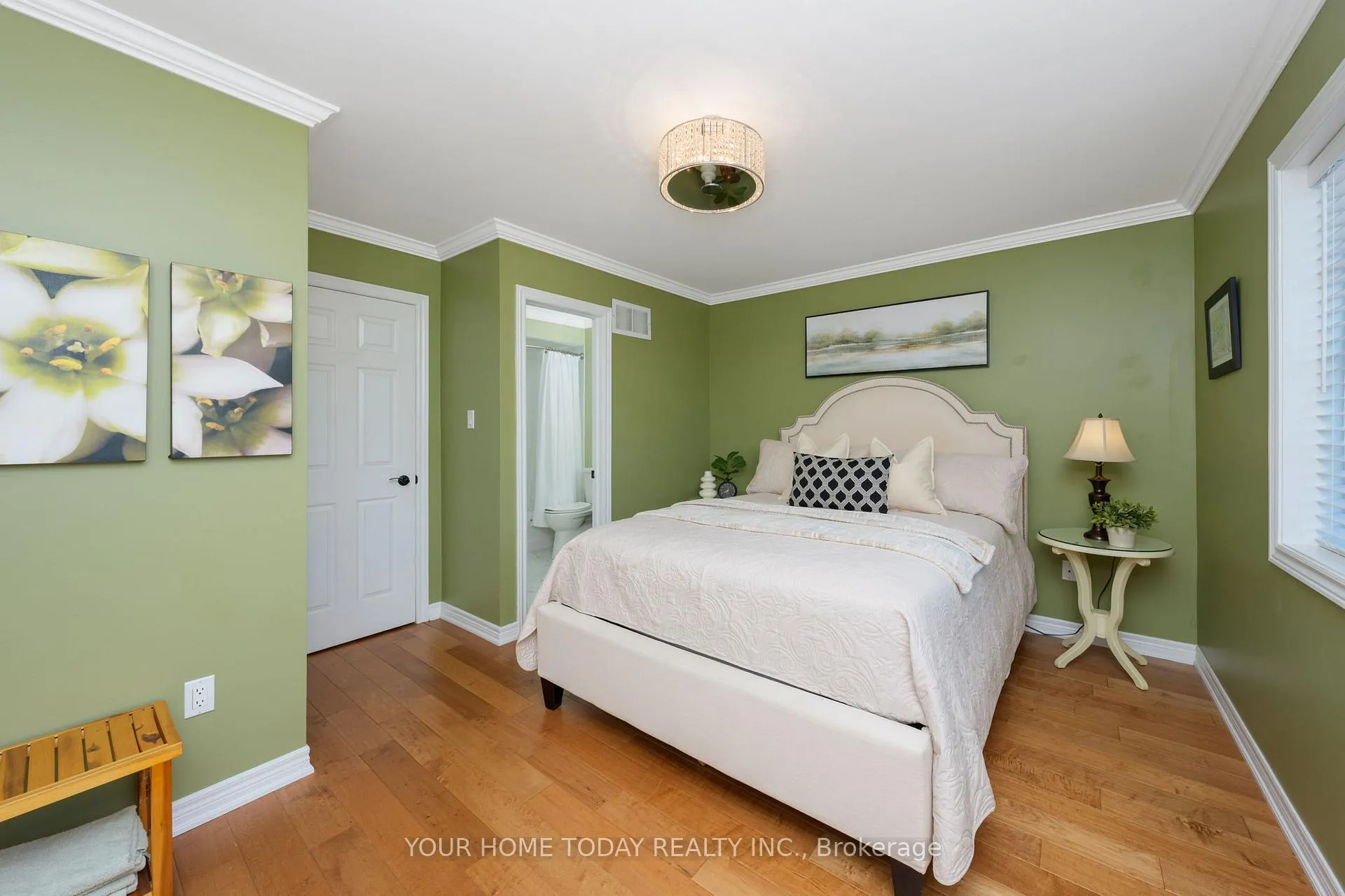 Photo 26 of 12 Russell Street, Halton Hills, Georgetown — HOMEH