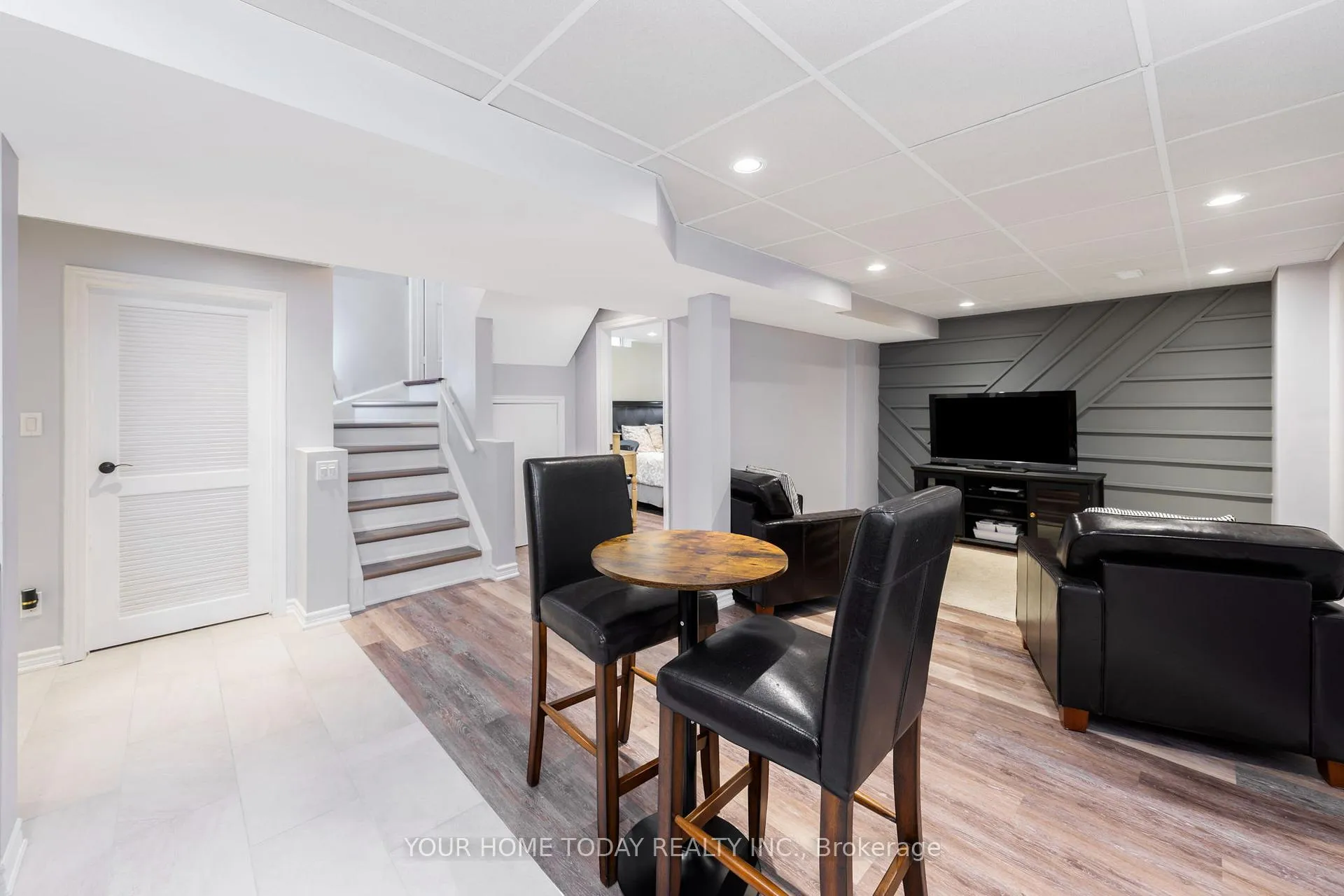 Photo 32 of 12 Russell Street, Halton Hills, Georgetown — HOMEH