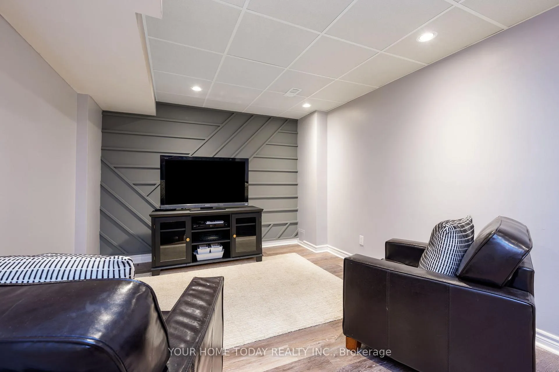 Photo 37 of 12 Russell Street, Halton Hills, Georgetown — HOMEH