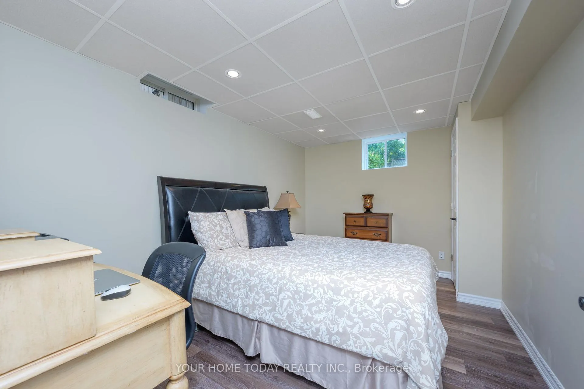 Photo 38 of 12 Russell Street, Halton Hills, Georgetown — HOMEH
