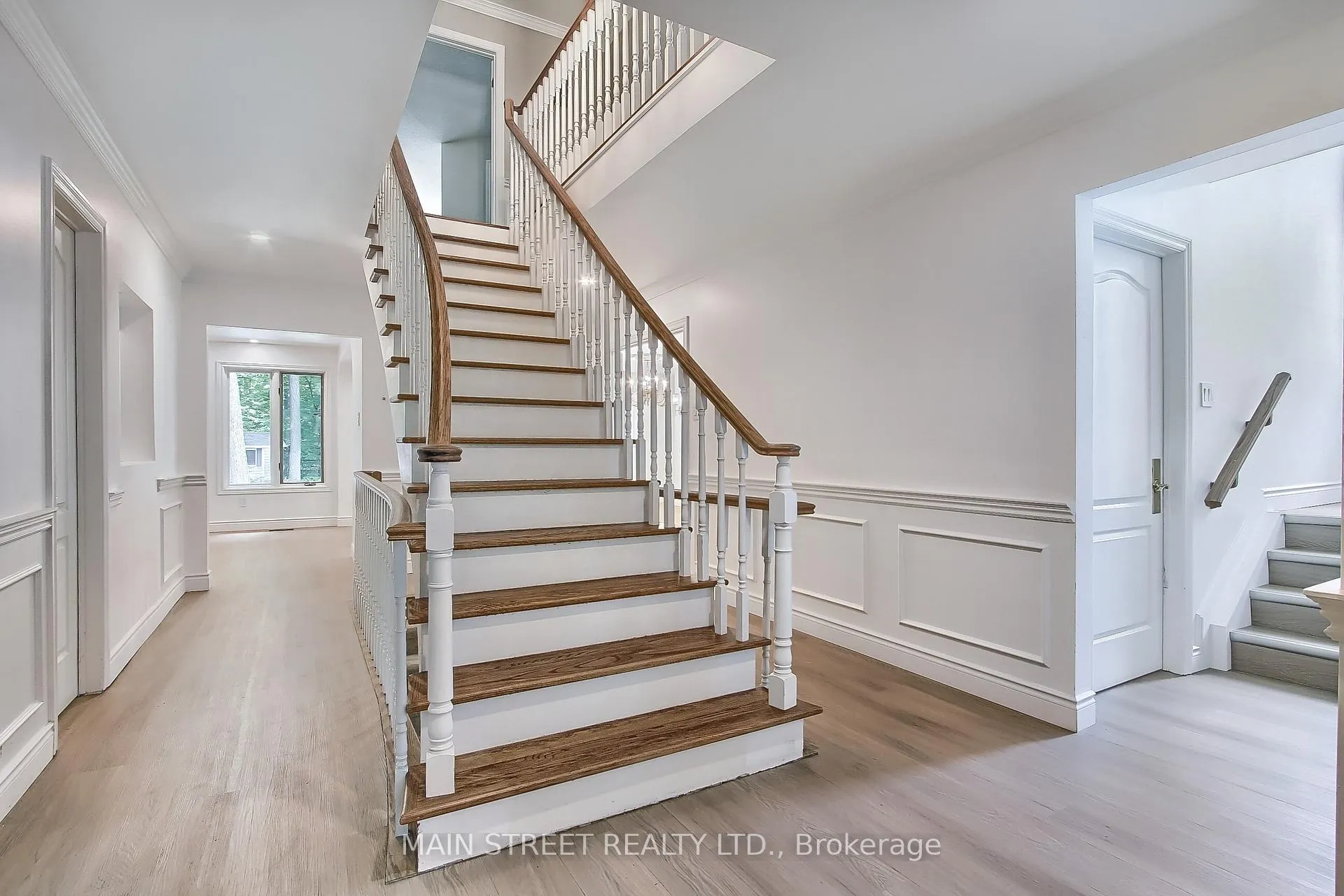 Photo 6 of 443 Sunnidale Road, Barrie, West Bayfield — HOMEH