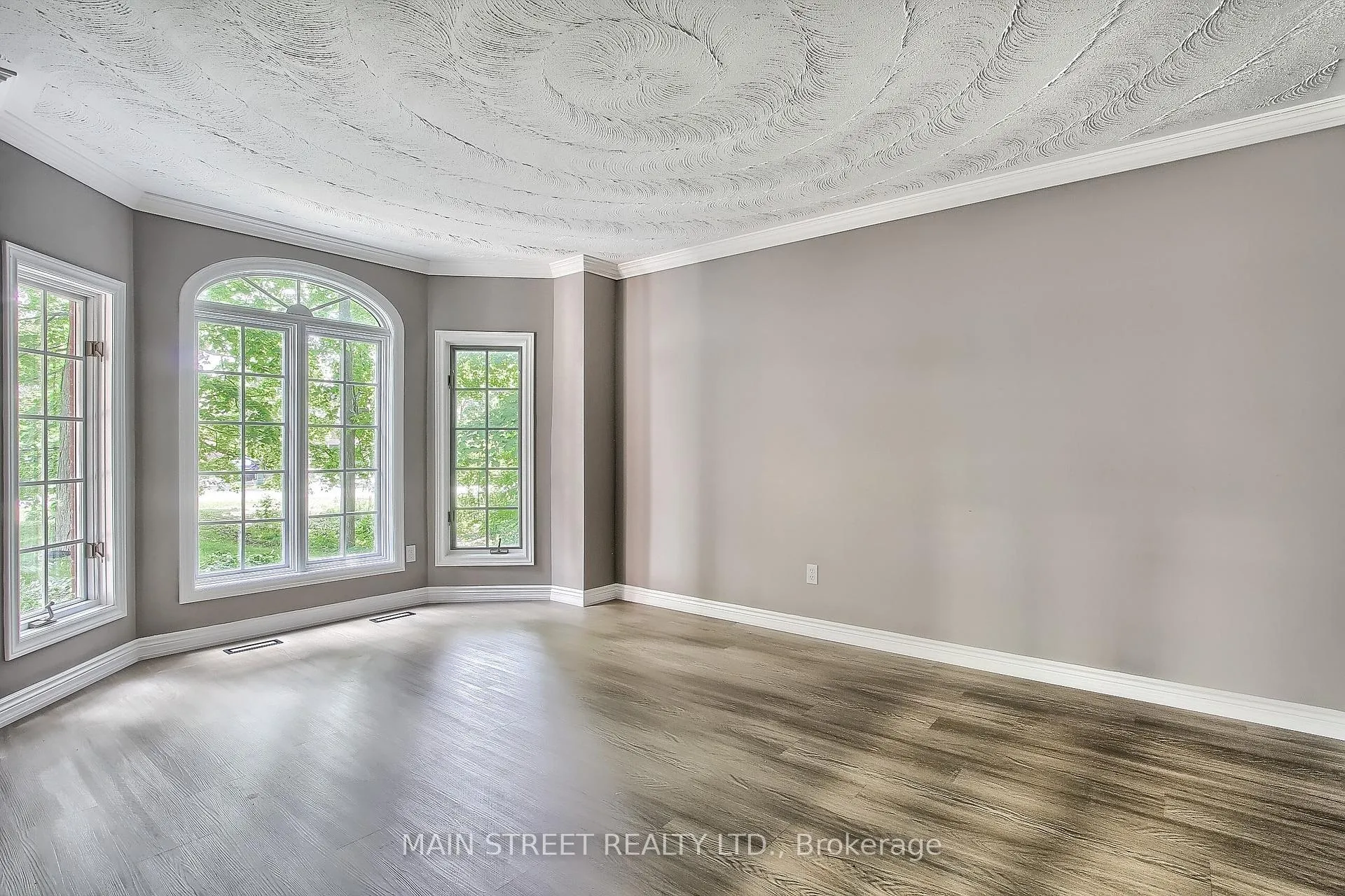 Photo 8 of 443 Sunnidale Road, Barrie, West Bayfield — HOMEH