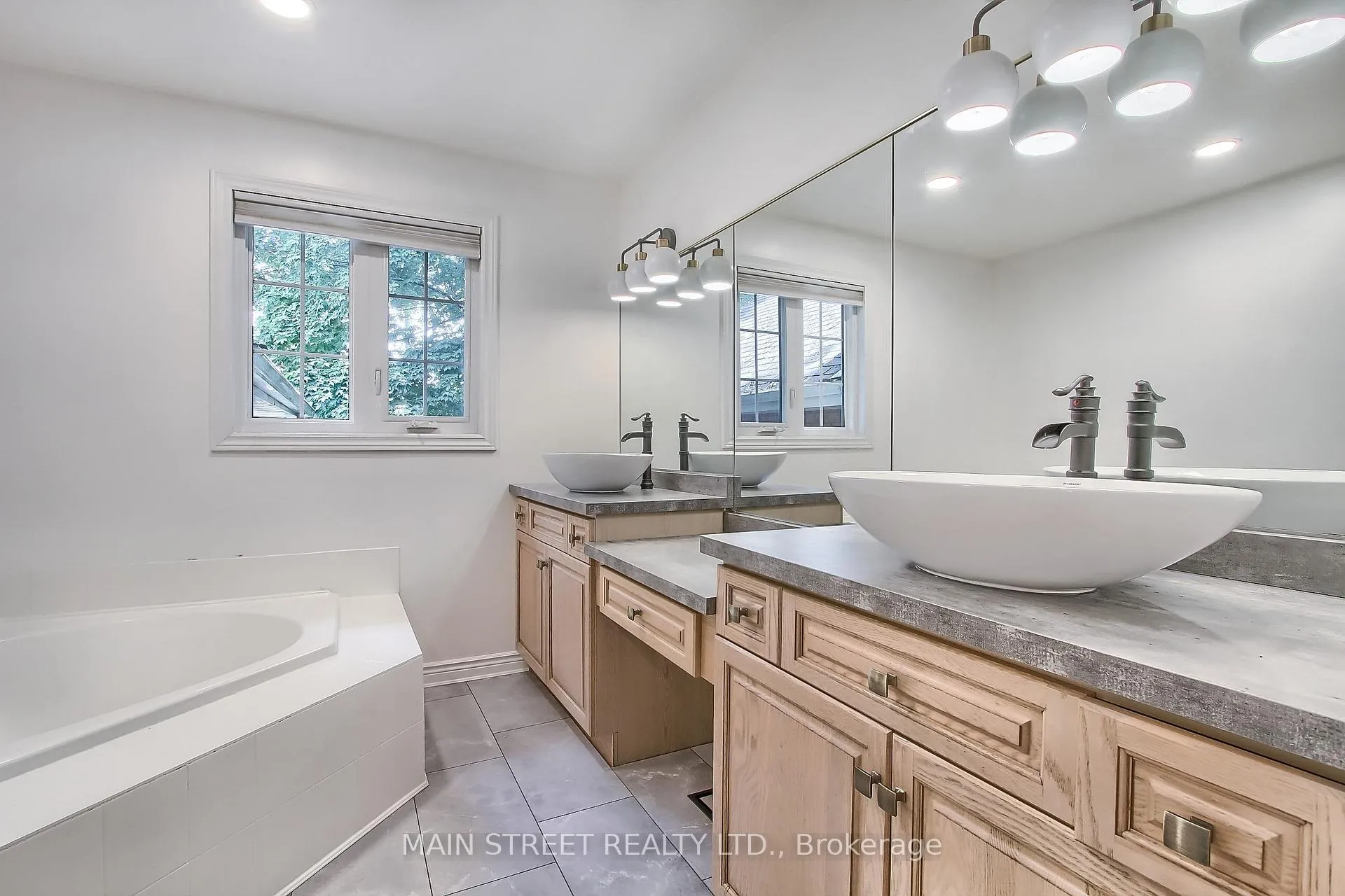 Photo 32 of 443 Sunnidale Road, Barrie, West Bayfield — HOMEH