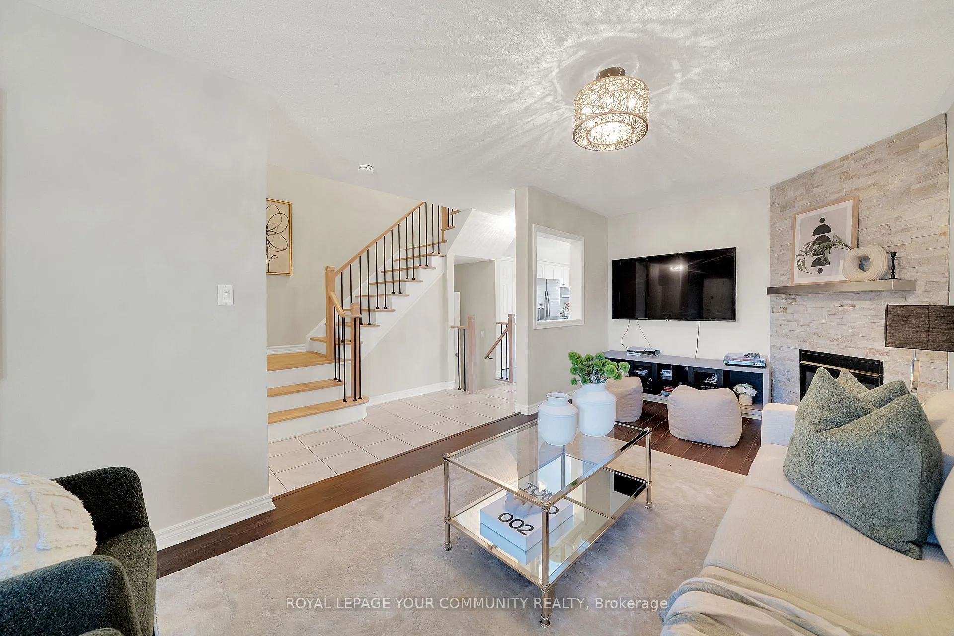 Photo 10 of 41 Hubert Corless Drive, Caledon, Bolton East — HOMEH