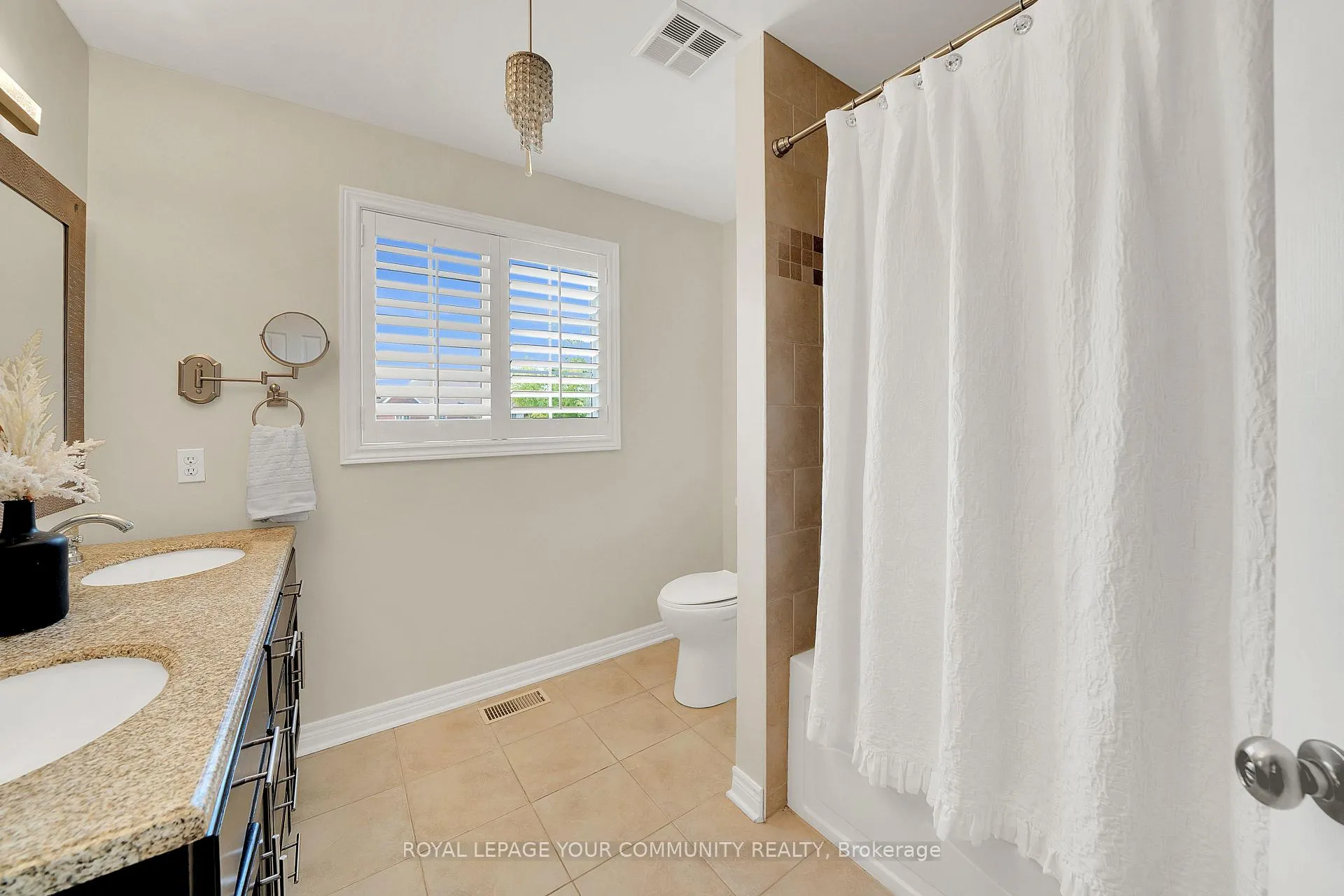 Photo 19 of 41 Hubert Corless Drive, Caledon, Bolton East — HOMEH