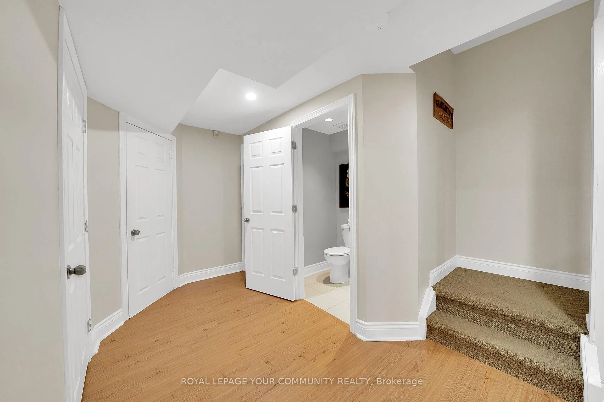 Photo 25 of 41 Hubert Corless Drive, Caledon, Bolton East — HOMEH