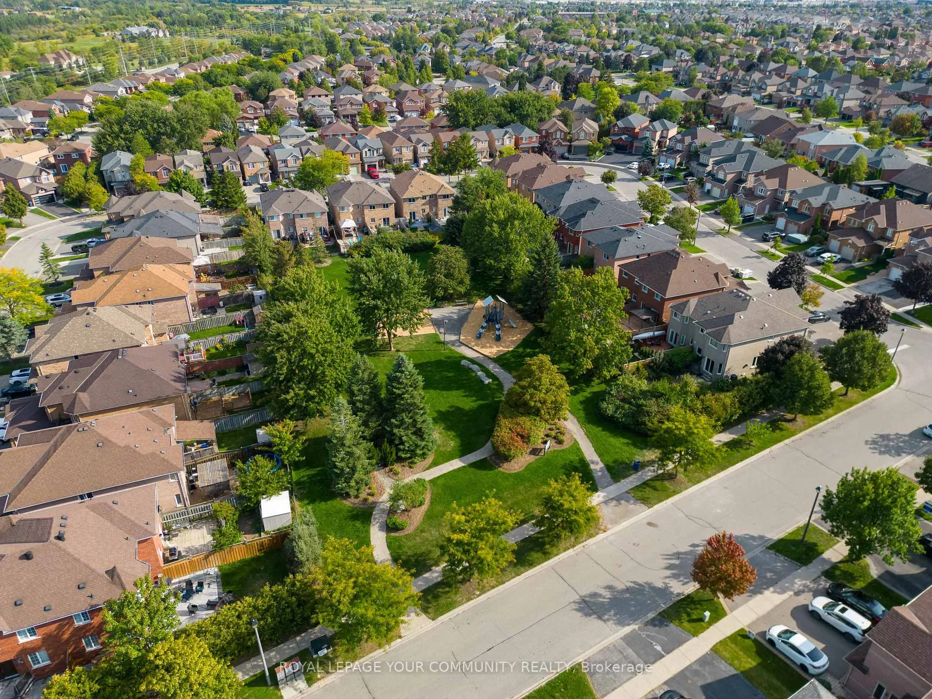Photo 32 of 41 Hubert Corless Drive, Caledon, Bolton East — HOMEH
