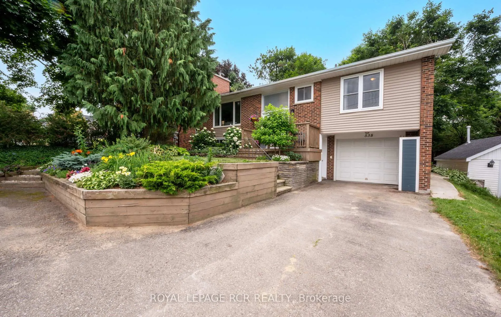 Front of 538 Owen Sound Street
