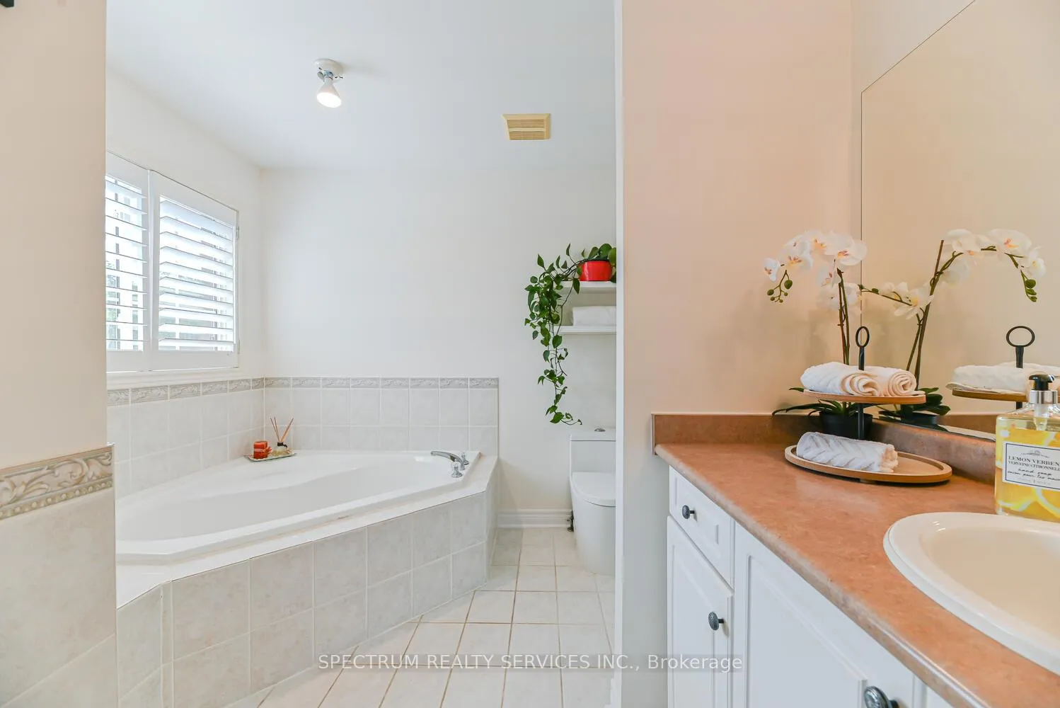 Photo 34 of 68 Robarts Drive, Milton, Dempsey — HOMEH