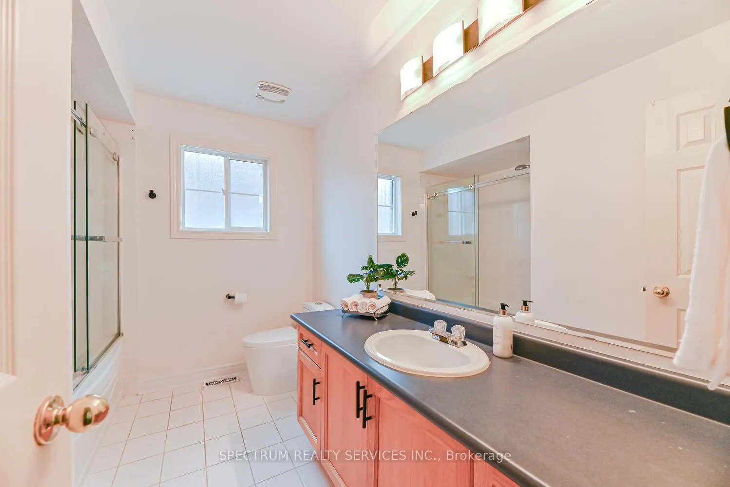 Photo 37 of 68 Robarts Drive, Milton, Dempsey — HOMEH