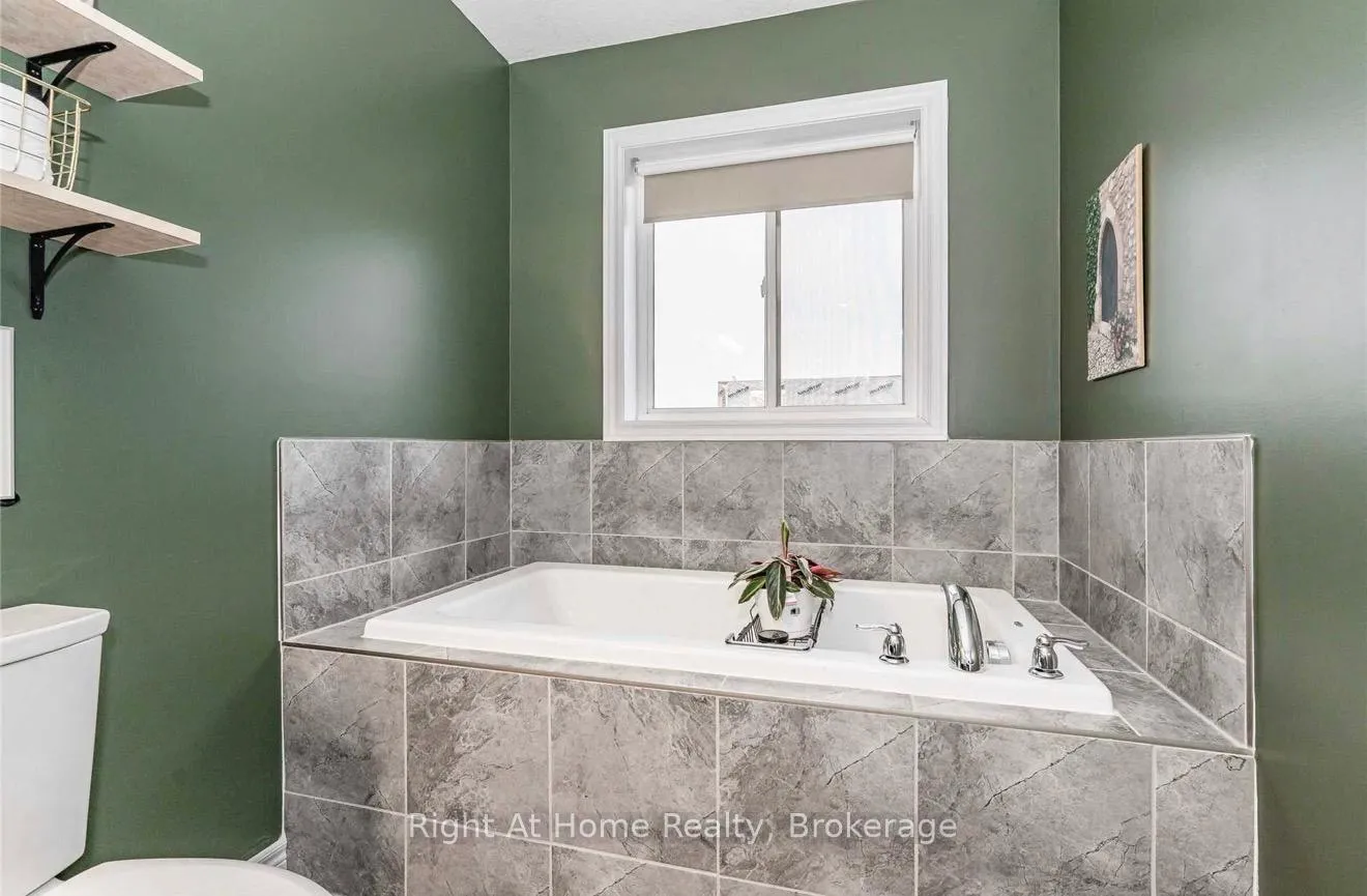 Photo 570 of 23 Mussen Street, Guelph, Victoria North — HOMEH