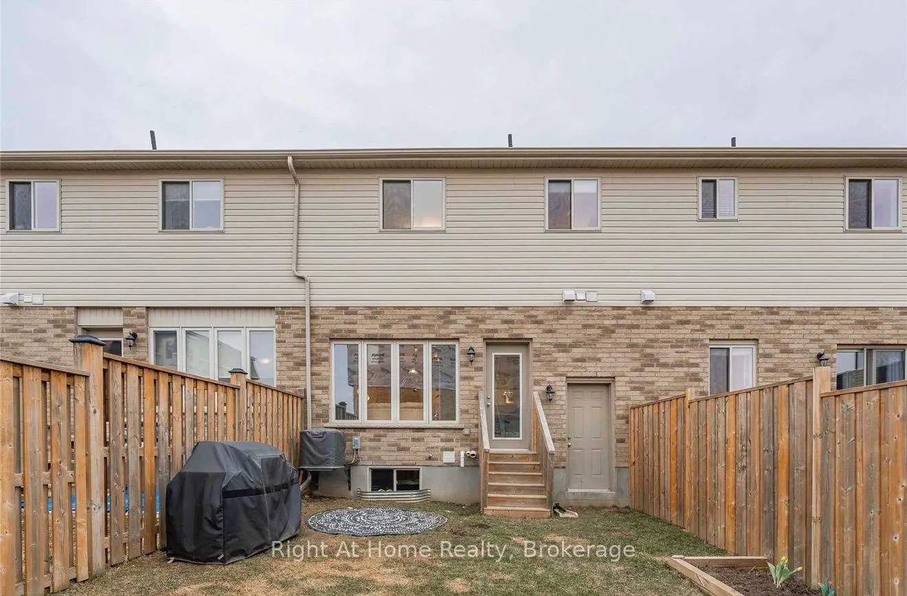 Photo 801 of 23 Mussen Street, Guelph, Victoria North — HOMEH