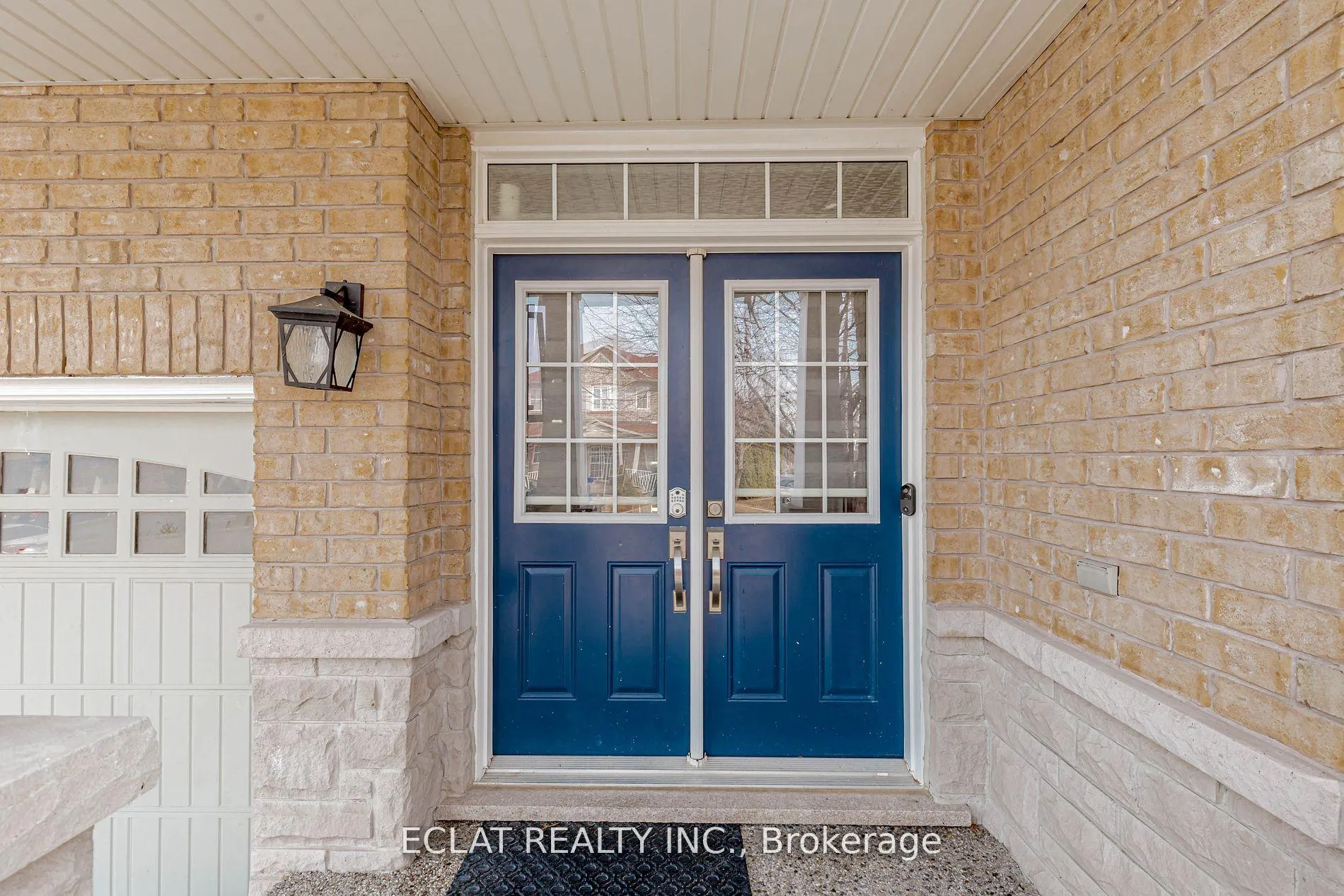 Photo 2 of 32 Nanaimo Crescent, Hamilton, Stoney Creek — HOMEH