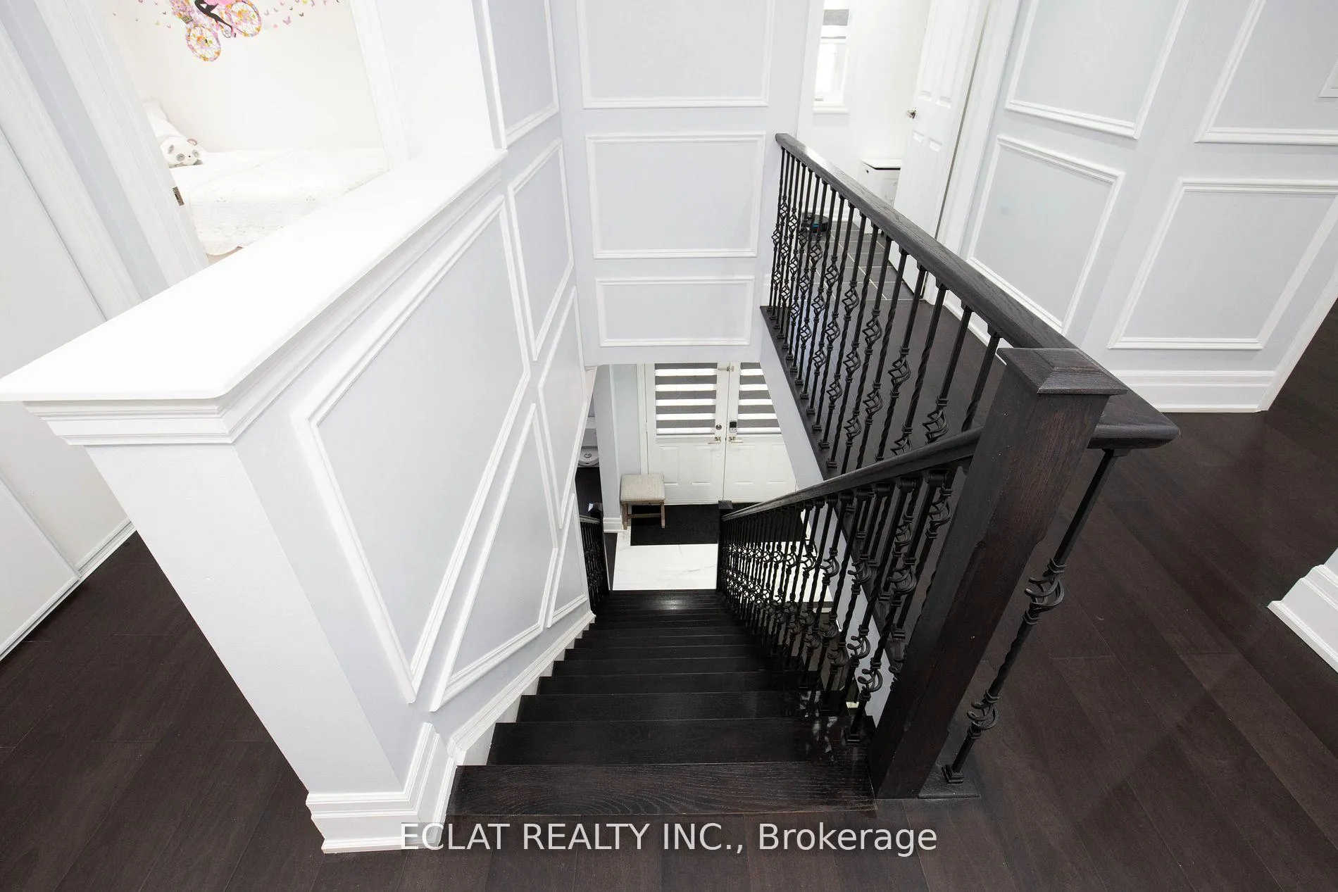 Photo 14 of 32 Nanaimo Crescent, Hamilton, Stoney Creek — HOMEH