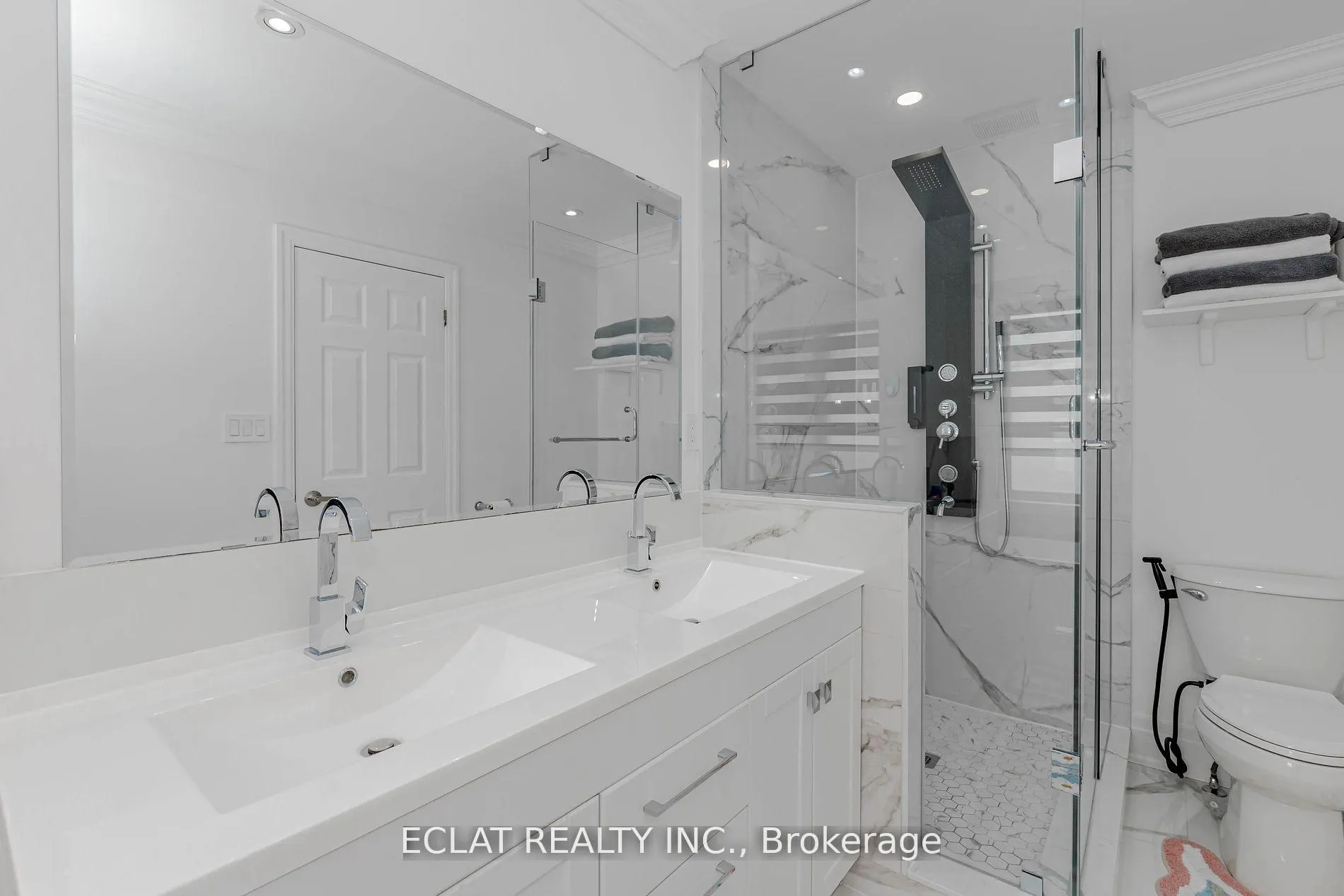 Photo 20 of 32 Nanaimo Crescent, Hamilton, Stoney Creek — HOMEH