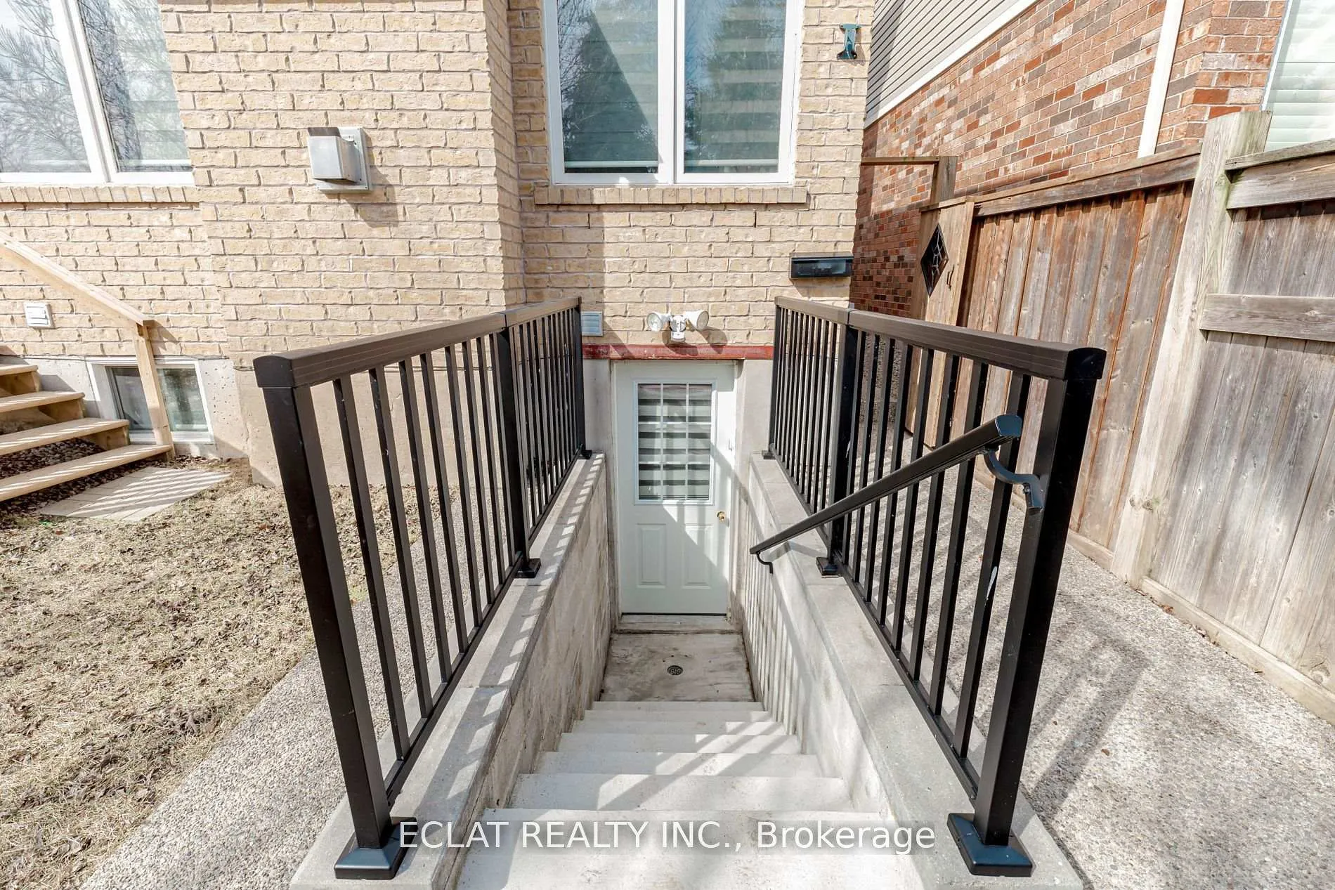 Photo 47 of 32 Nanaimo Crescent, Hamilton, Stoney Creek — HOMEH
