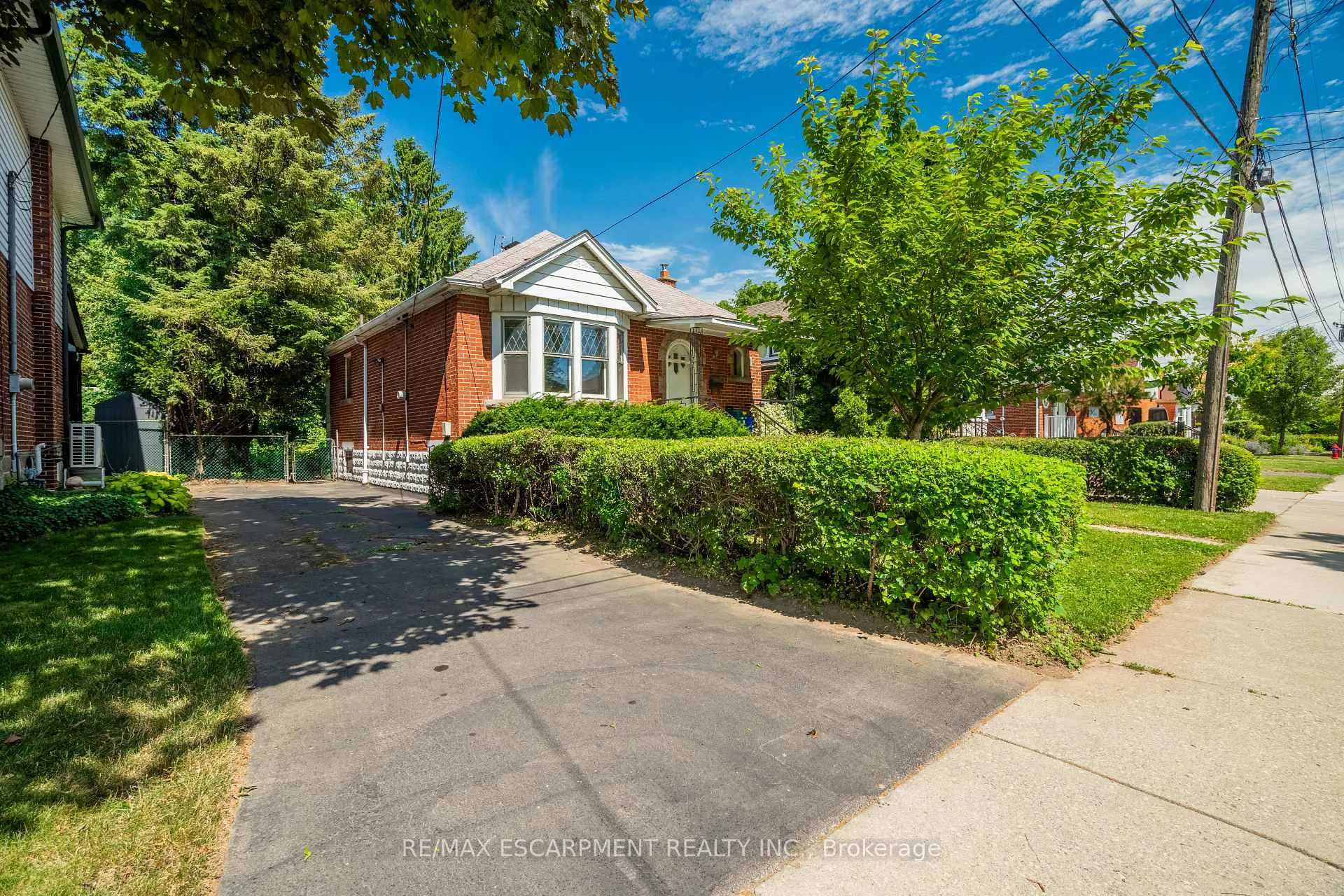 Photo 2 of 266 East 17TH Street, Hamilton, Inch Park — HOMEH