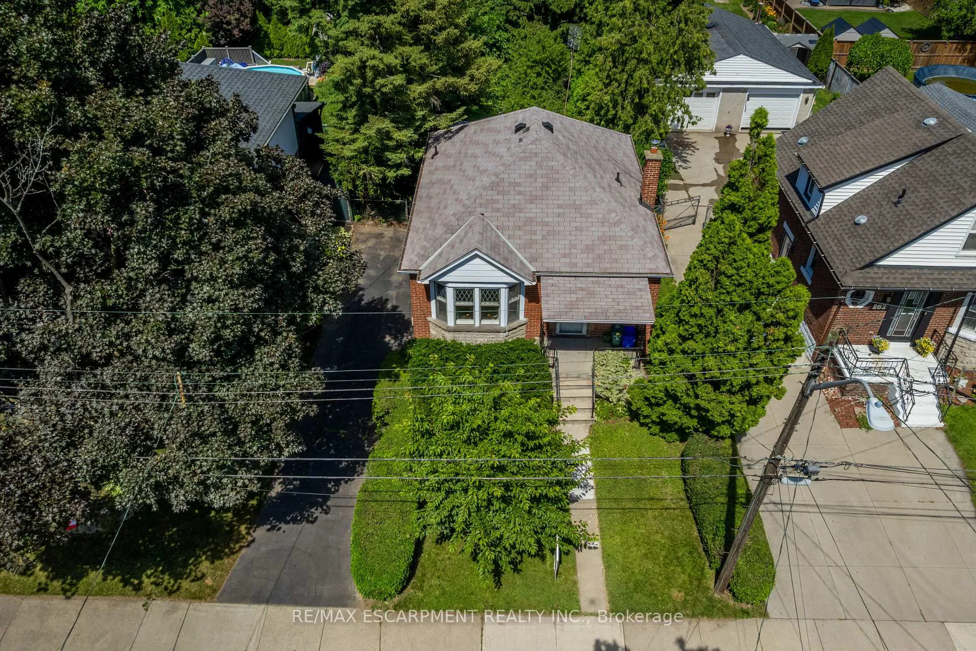 Photo 3 of 266 East 17TH Street, Hamilton, Inch Park — HOMEH