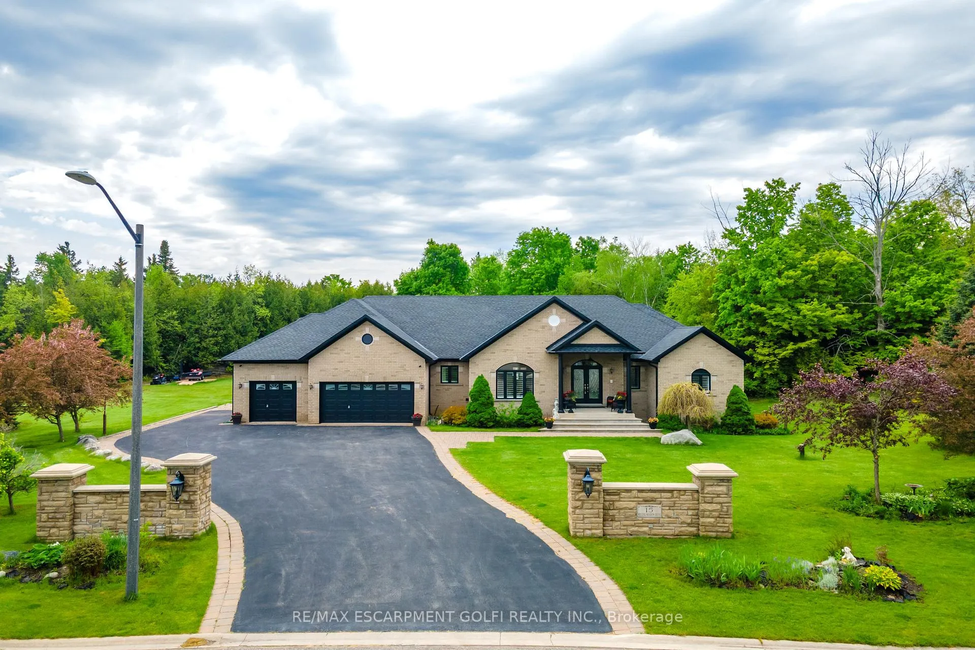 Photo 1 of 15 Rolling Meadow Drive, Caledon, Rural Caledon — HOMEH