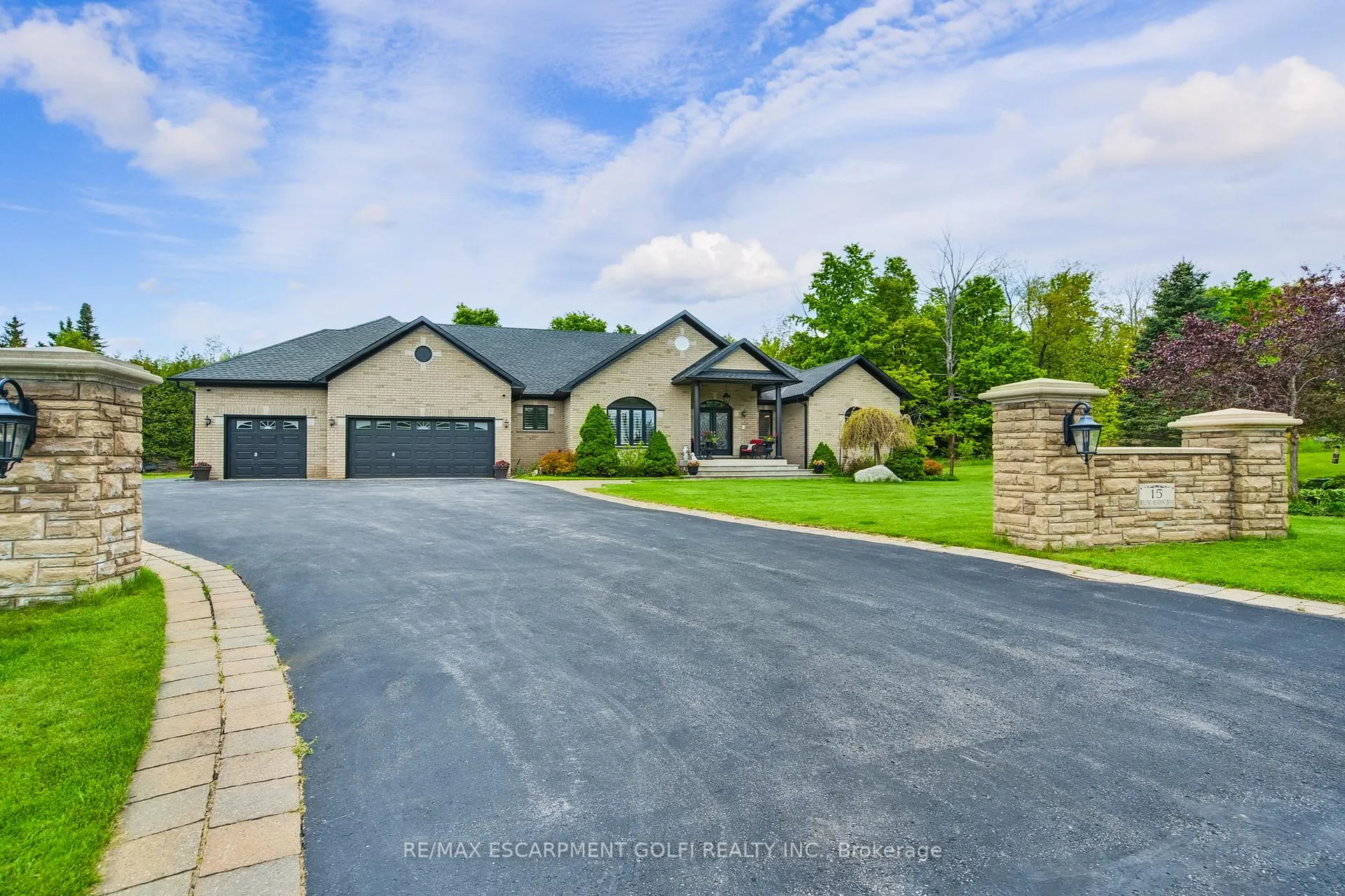 Photo 2 of 15 Rolling Meadow Drive, Caledon, Rural Caledon — HOMEH