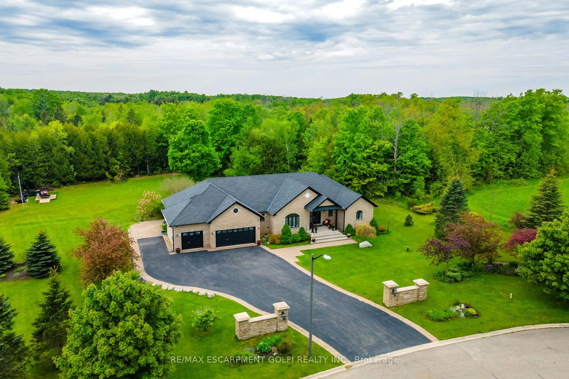 Photo 26 of 15 Rolling Meadow Drive, Caledon, Rural Caledon — HOMEH