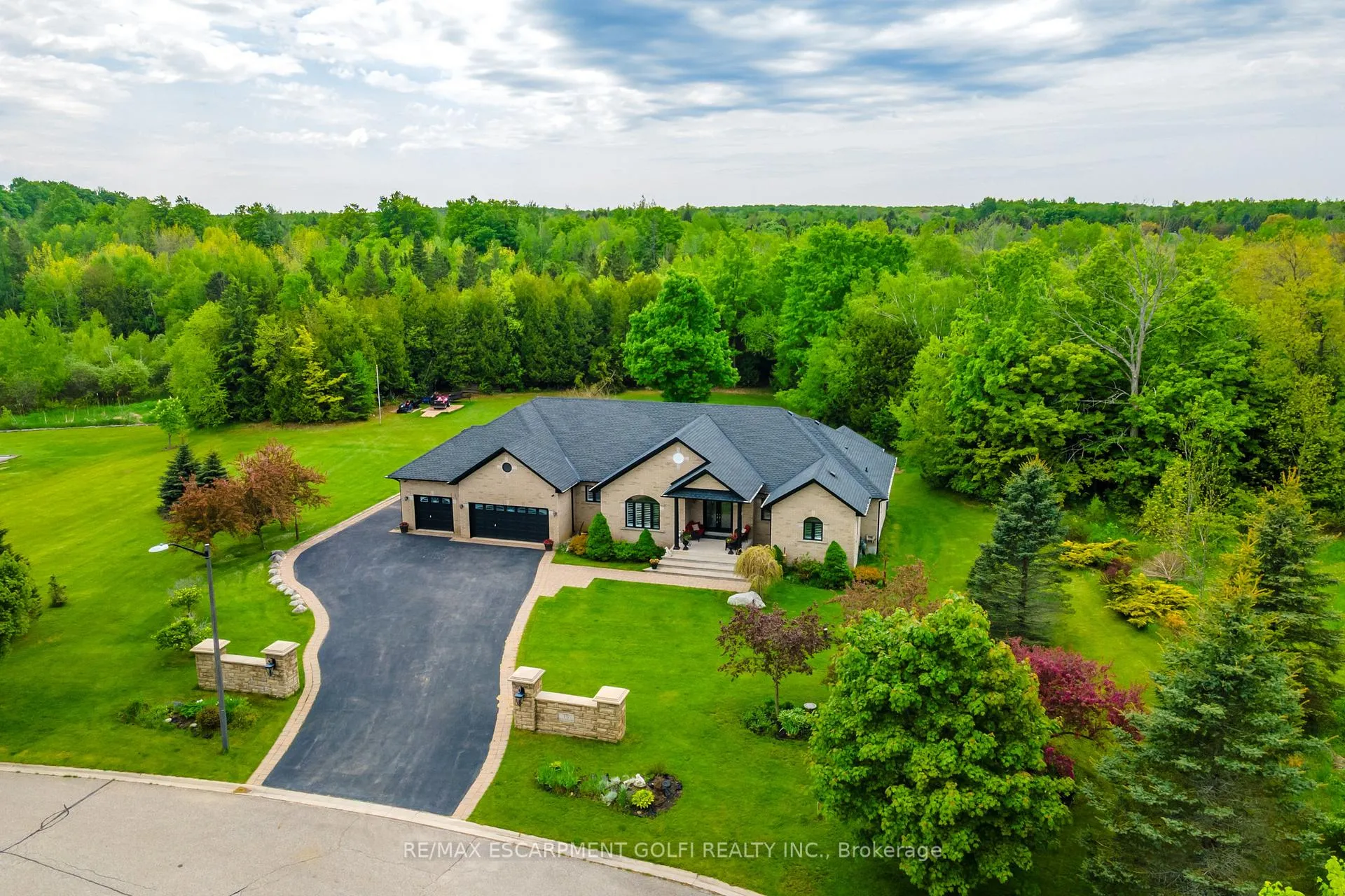 Photo 27 of 15 Rolling Meadow Drive, Caledon, Rural Caledon — HOMEH