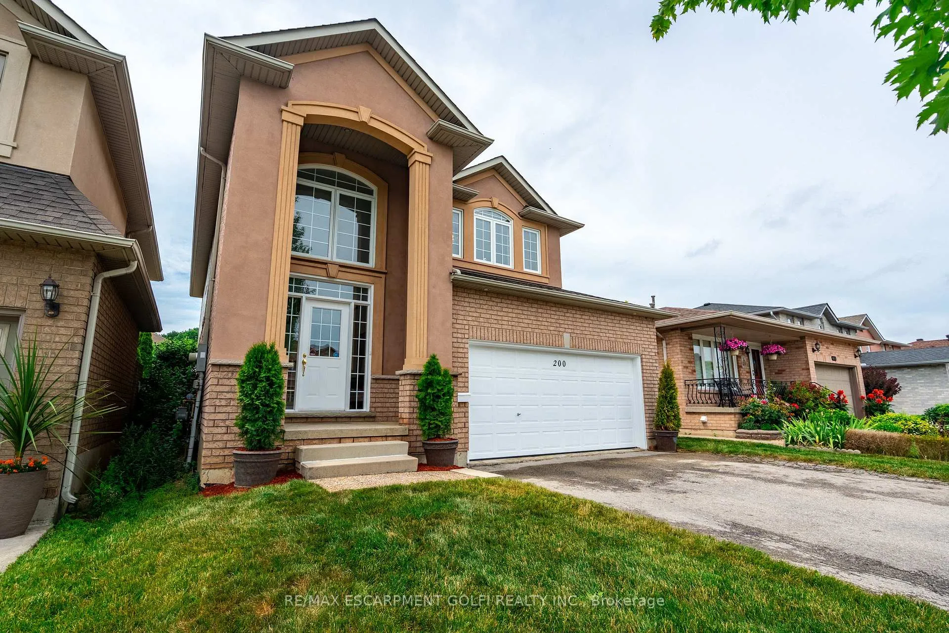 Photo 2 of 200 Sirente Drive, Hamilton, Crerar — HOMEH