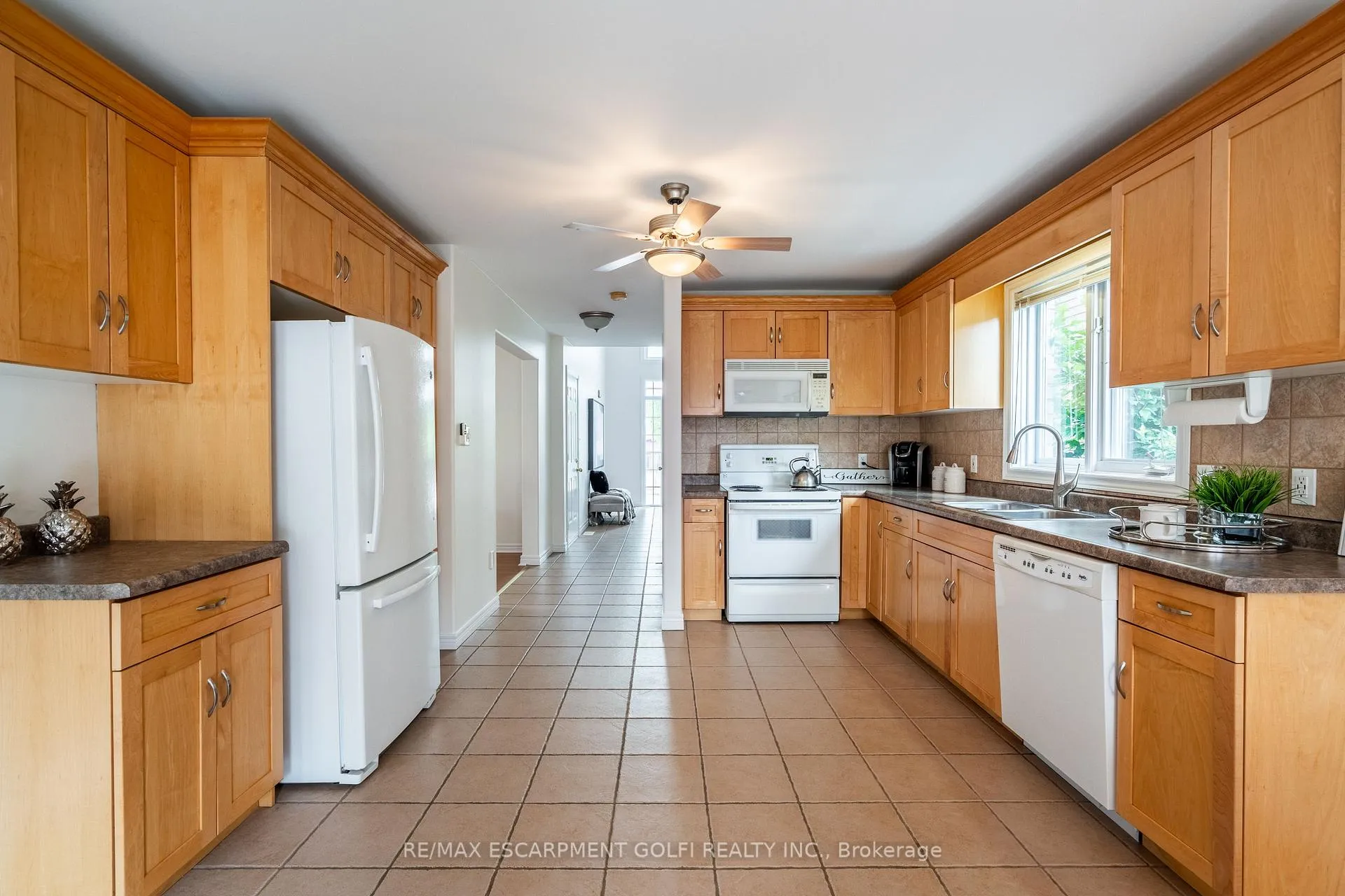 Photo 10 of 200 Sirente Drive, Hamilton, Crerar — HOMEH