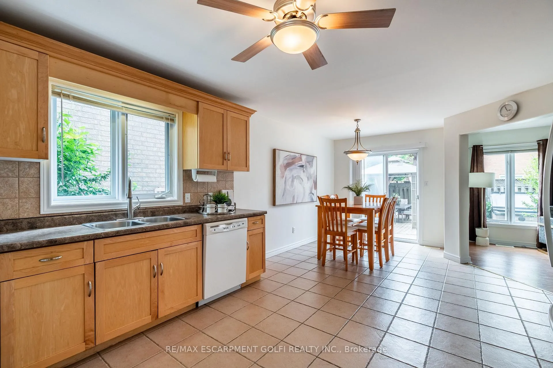 Photo 11 of 200 Sirente Drive, Hamilton, Crerar — HOMEH