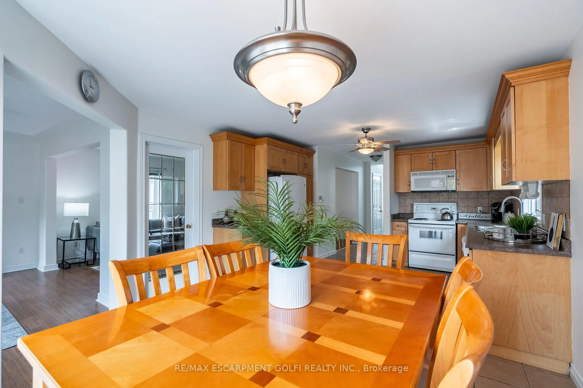 Photo 12 of 200 Sirente Drive, Hamilton, Crerar — HOMEH