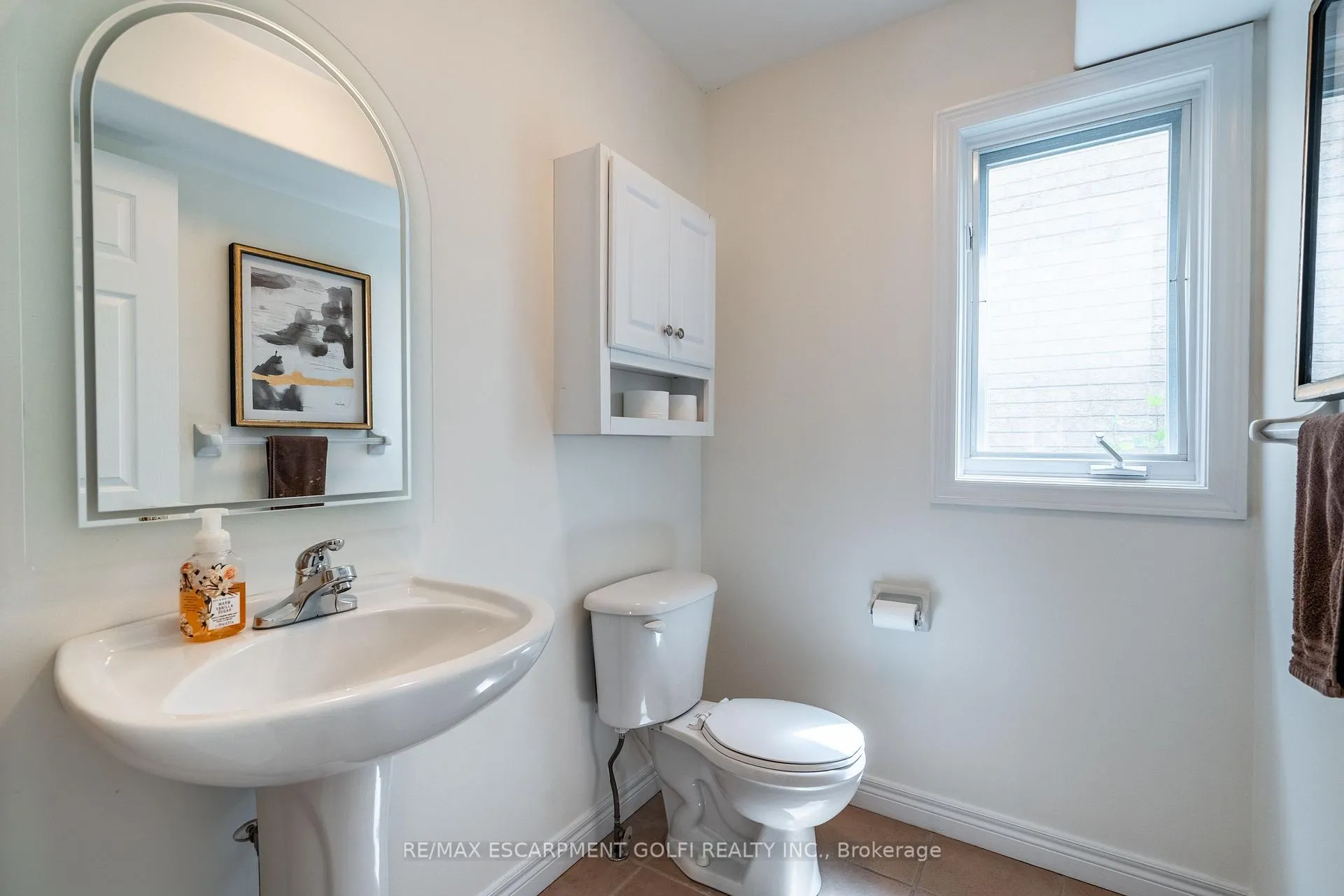 Photo 13 of 200 Sirente Drive, Hamilton, Crerar — HOMEH