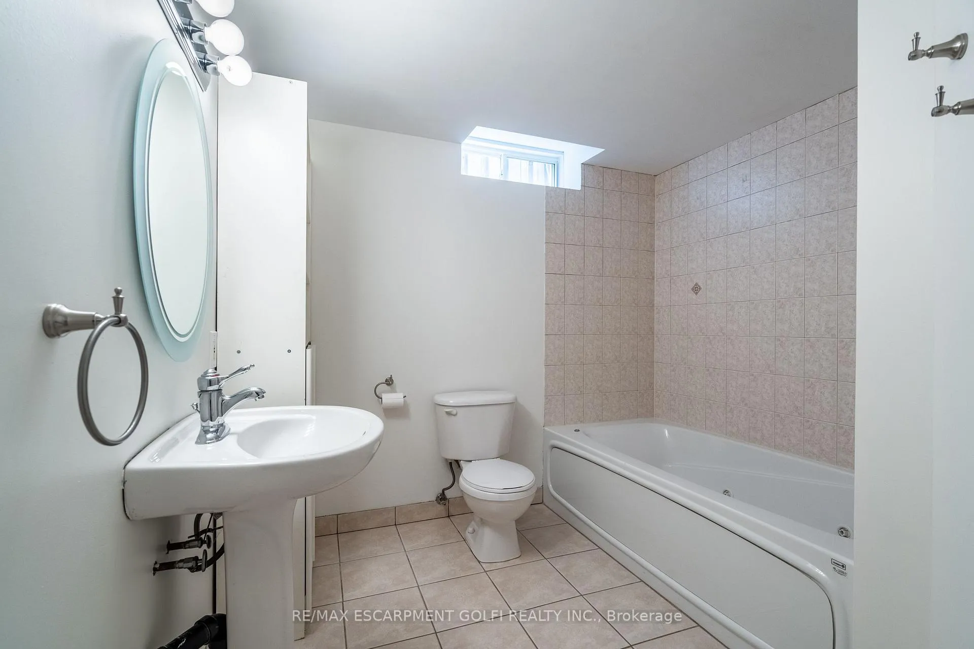 Photo 33 of 200 Sirente Drive, Hamilton, Crerar — HOMEH