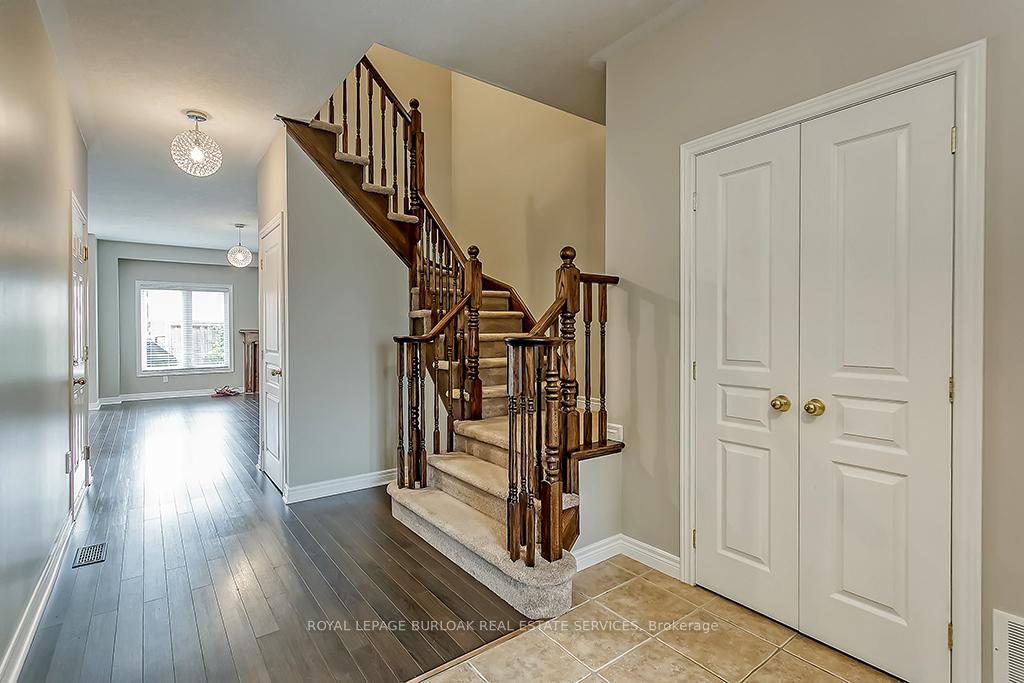 Photo 2 of 5324 Applegarth Drive, Burlington, Orchard — HOMEH