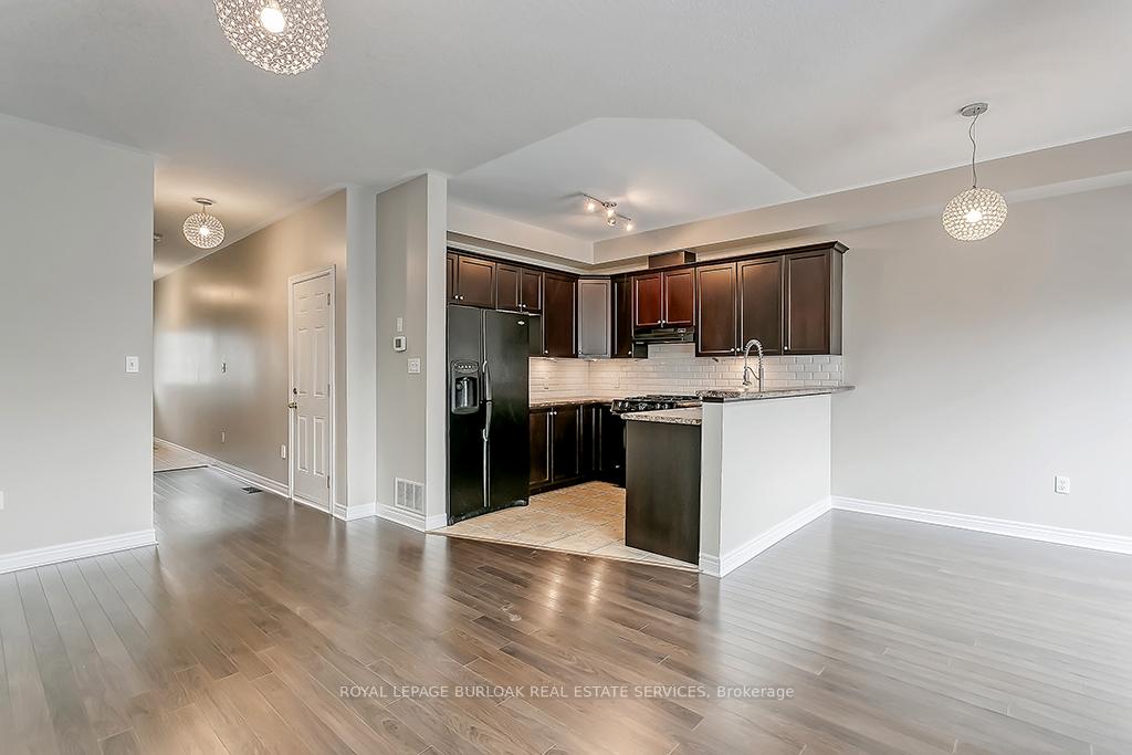 Photo 5 of 5324 Applegarth Drive, Burlington, Orchard — HOMEH