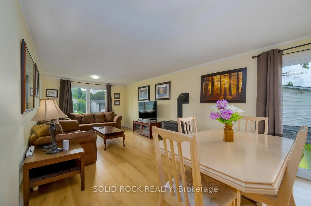 Photo 4 of 211 Dodson Street, North Grenville, Kemptville — HOMEH