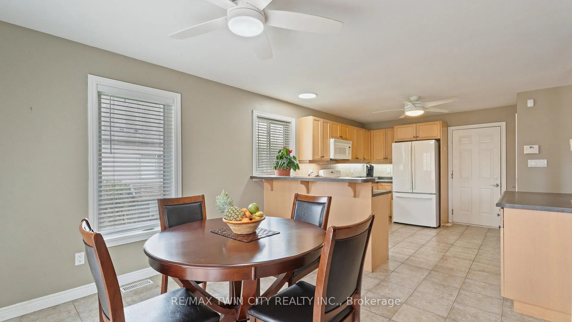 Photo 19 of 22 Cobblestone Drive, Brant, Paris — HOMEH